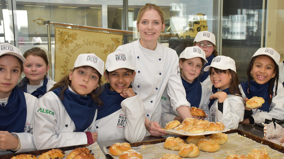 Für die neuen „Mini & und Junior-Bäcker“ ist Brot der größte Hit