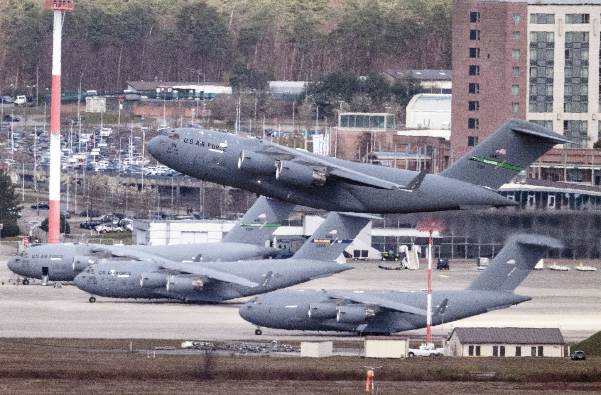 Drehkreuz unter Druck: Mögliche Reduzierung besorgt Ramstein