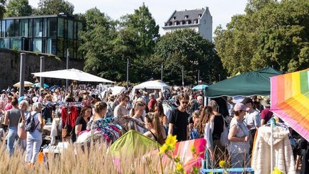Flohmarkt‑Saison in Koblenz startet – großer Trubel am Deutschen Eck erwartet Flohmarkt‑Saison in Koblenz startet – großer Trubel am Deutschen Eck erwartet