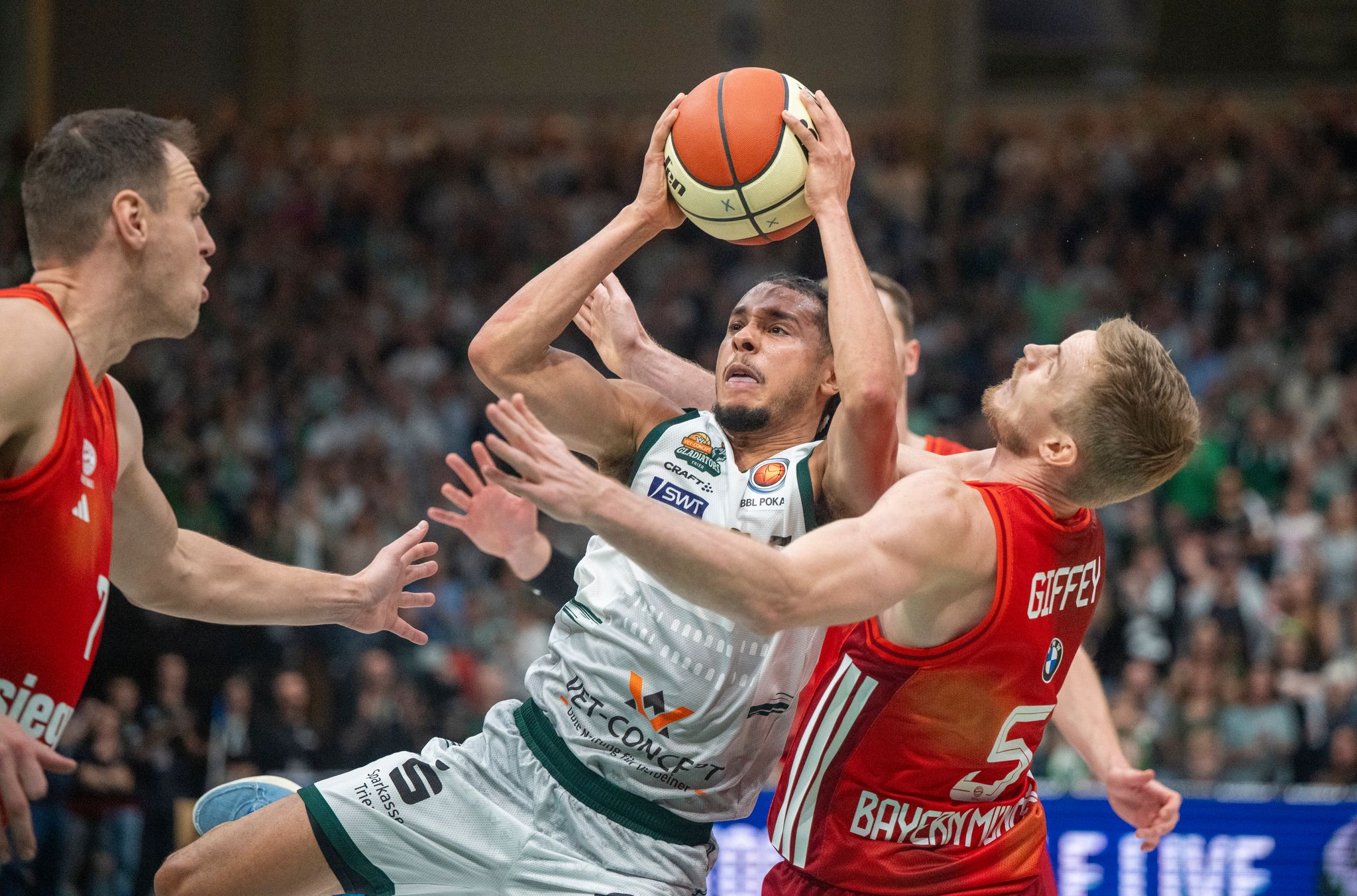 Trier verlängert Vertrag mit Topscorer Roland