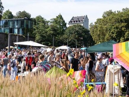 Flohmarkt‑Saison in Koblenz startet – großer Trubel am Deutschen Eck erwartet