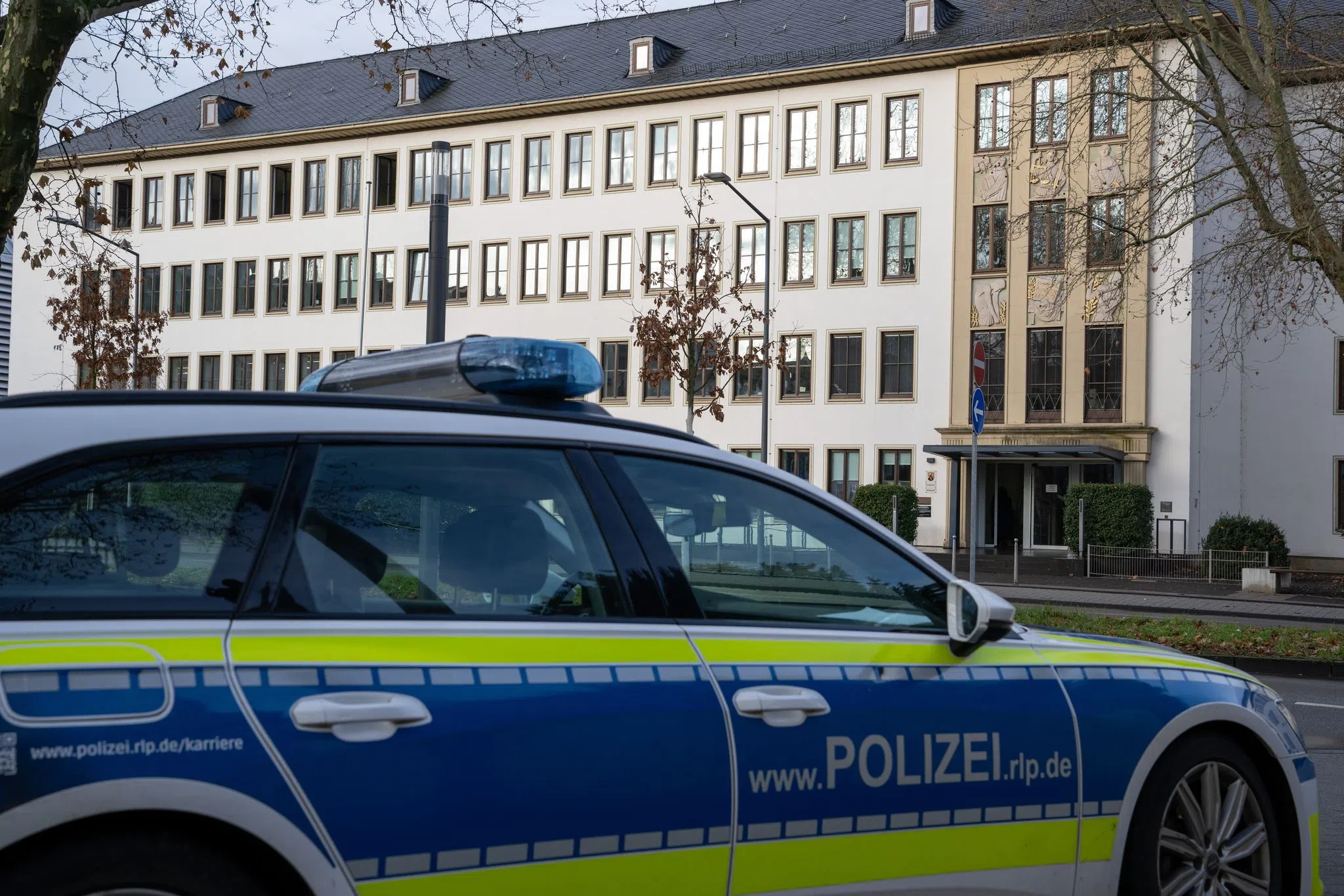 Nach Razzia gegen Drogenhandel kommen sechs Männer in Haft