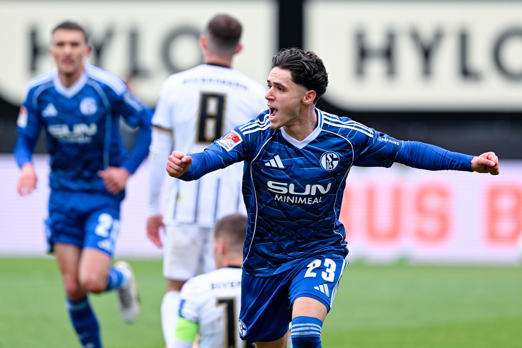 2:1 im Topspiel - Schalke mit Big Point in Elversberg