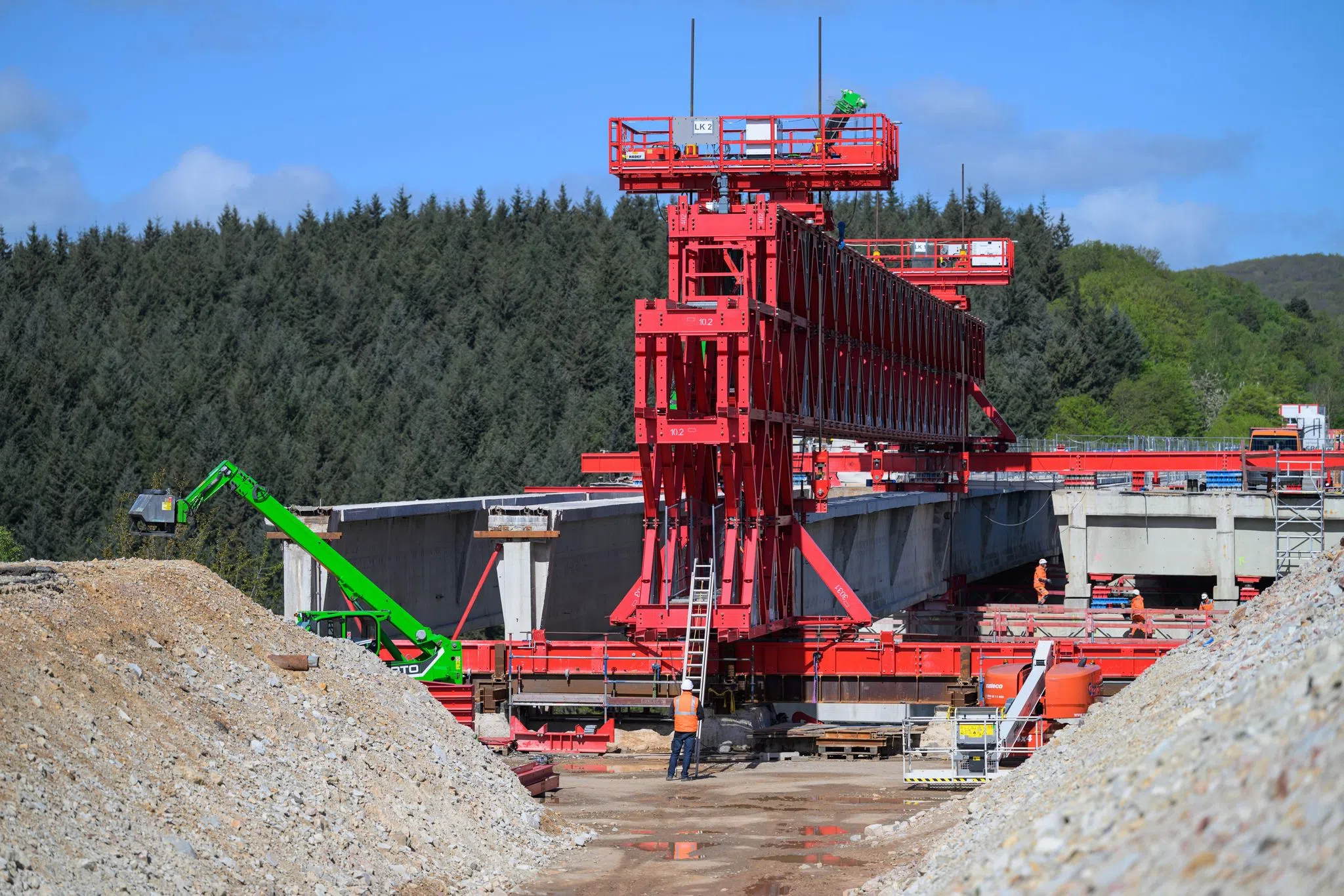 Abriss zweier Großtalbrücken der A61 läuft – ohne Sprengung