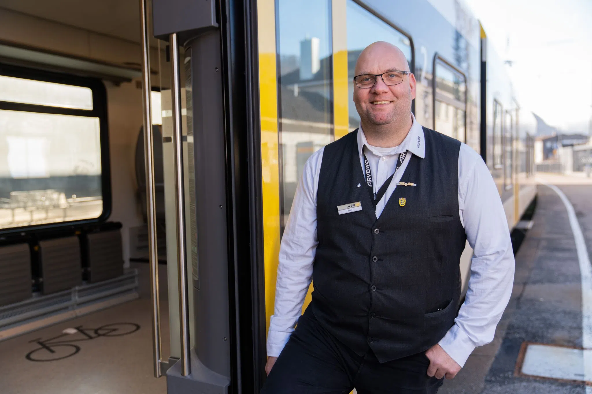 Zugbegleiter trotzt Gewalt und bekommt Ehrung für sein Herz