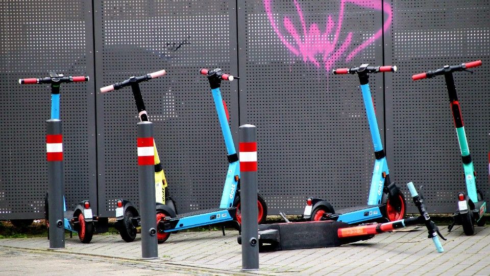 Mehrere Verstöße bei Verkehrskontrolle: Fahrerduo muss zur Blutprobe