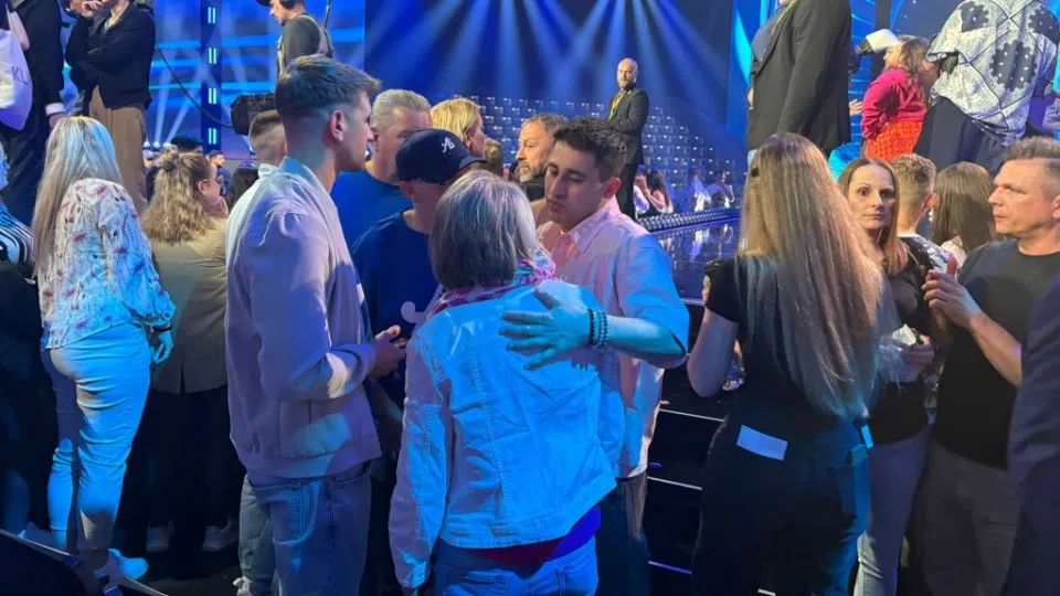 Koblenzer Kandidat Abii zieht ins DSDS-Halbfinale ein – starke Unterstützung aus der Heimat