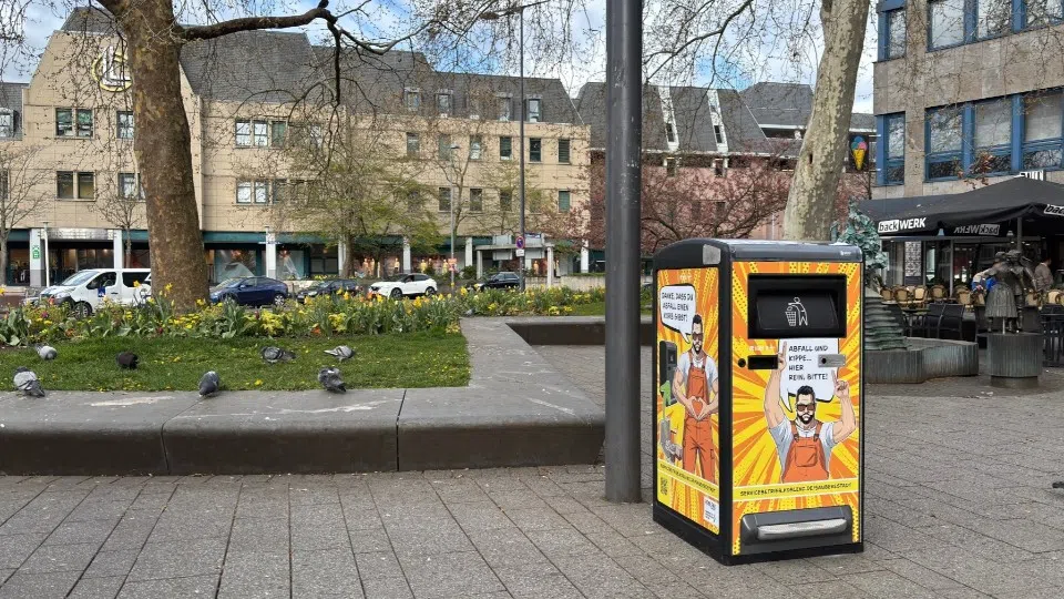 Testlauf für Papierkörbe mit Verdichtungsfunktion 