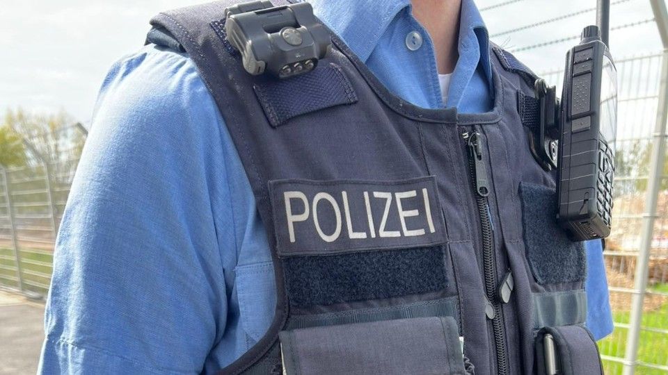 Pkw stark beschädigt-Unfallstelle gesucht