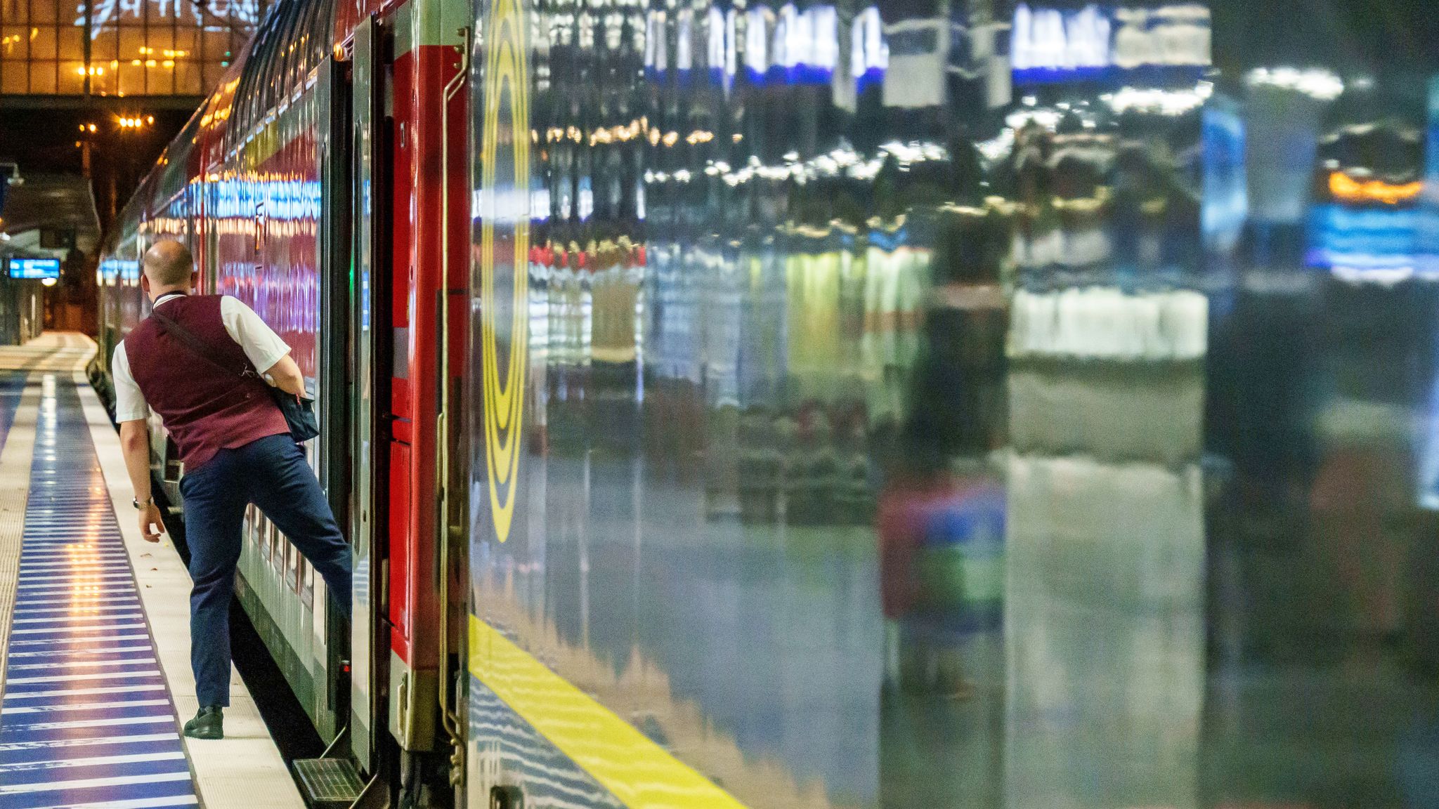 Zugbegleiter trotzt Gewalt und bekommt Ehrung für sein Herz