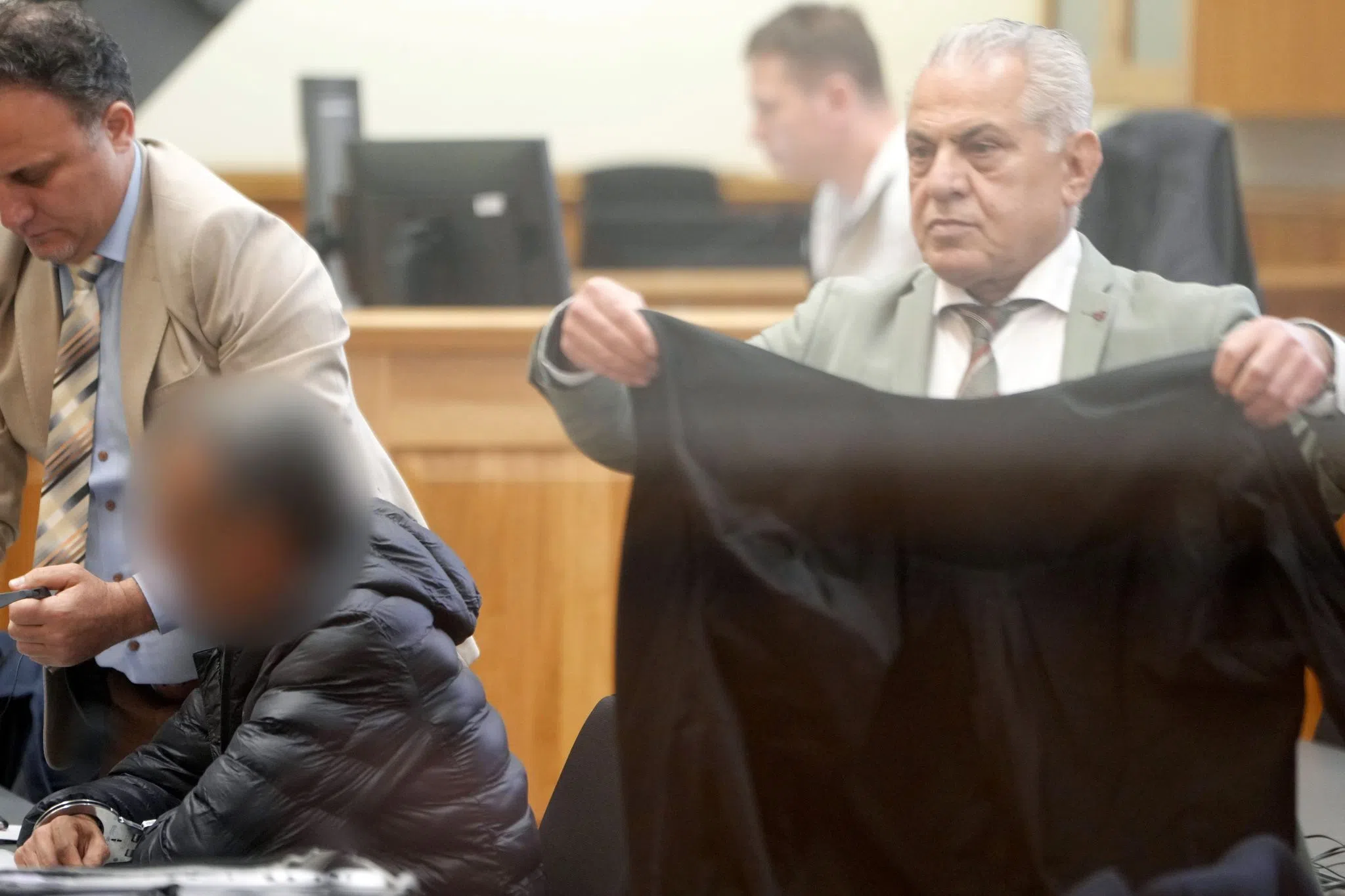 Angeklagter schweigt zu 70-fachem Mordvorwurf