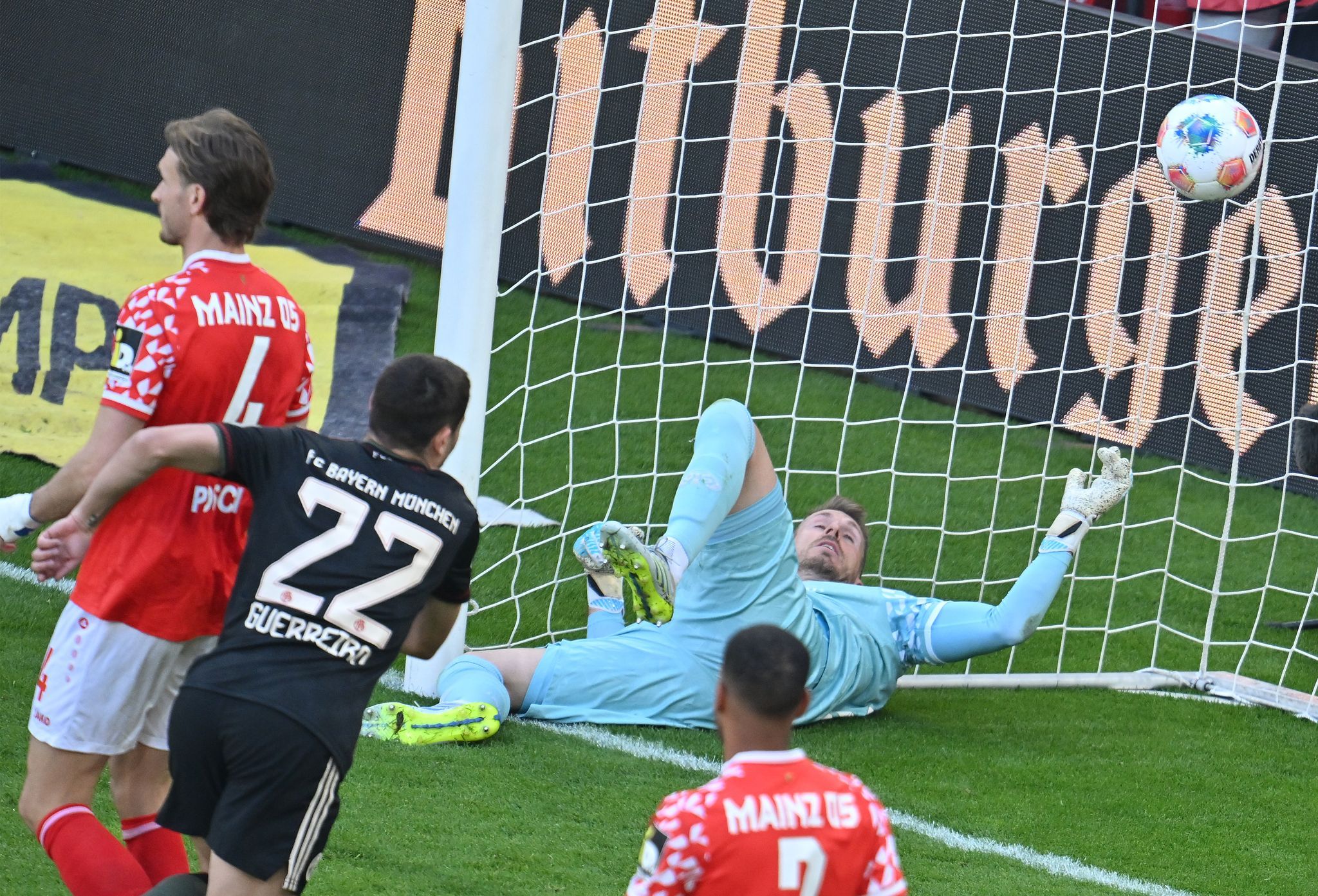 Starke Aufholjagd: Bayern siegen nach 0:3-Rückstand in Mainz