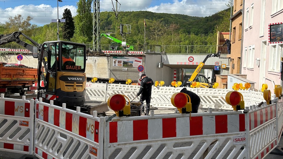 Sperrung der Kreuzung Kirchstraße zu Bürgermeister-Müller-Straße