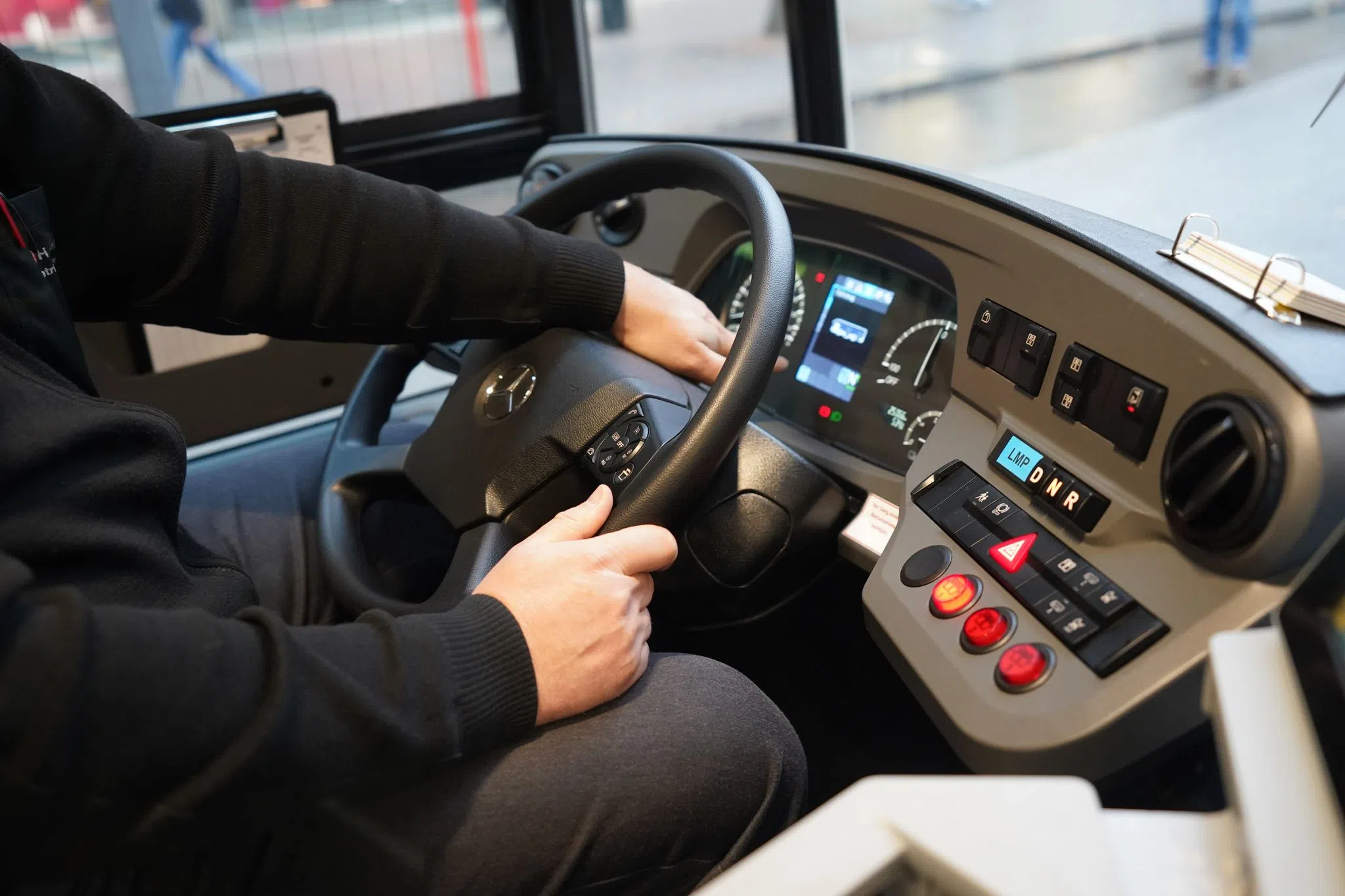 Hilfsbereiter Busfahrer rettet Ausflug von Senioren Hilfsbereiter Busfahrer rettet Ausflug von Senioren