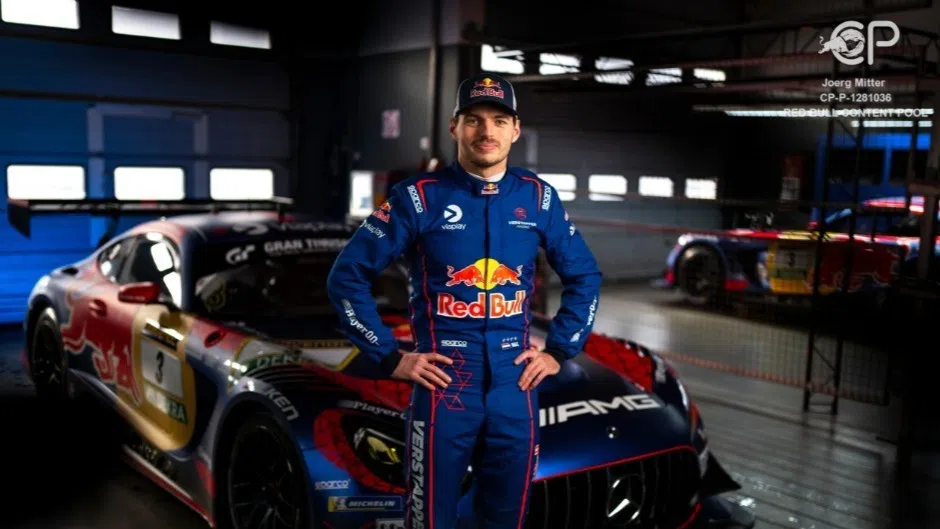 Der vierfache F1-Weltmeister Max Verstappen steht für sein Debüt in der 24. Minute auf dem Nürburgring