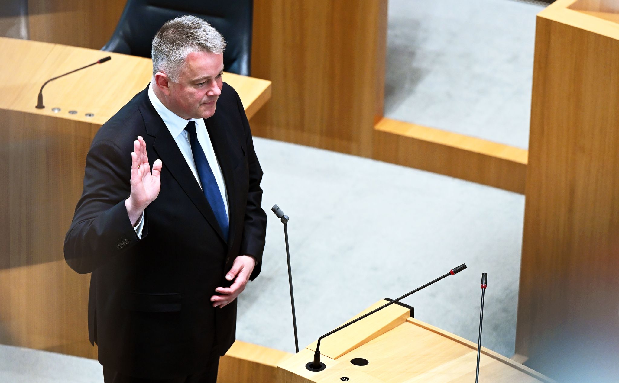 Neuer Ministerpräsident Schnieder (CDU) besucht Ahrtal