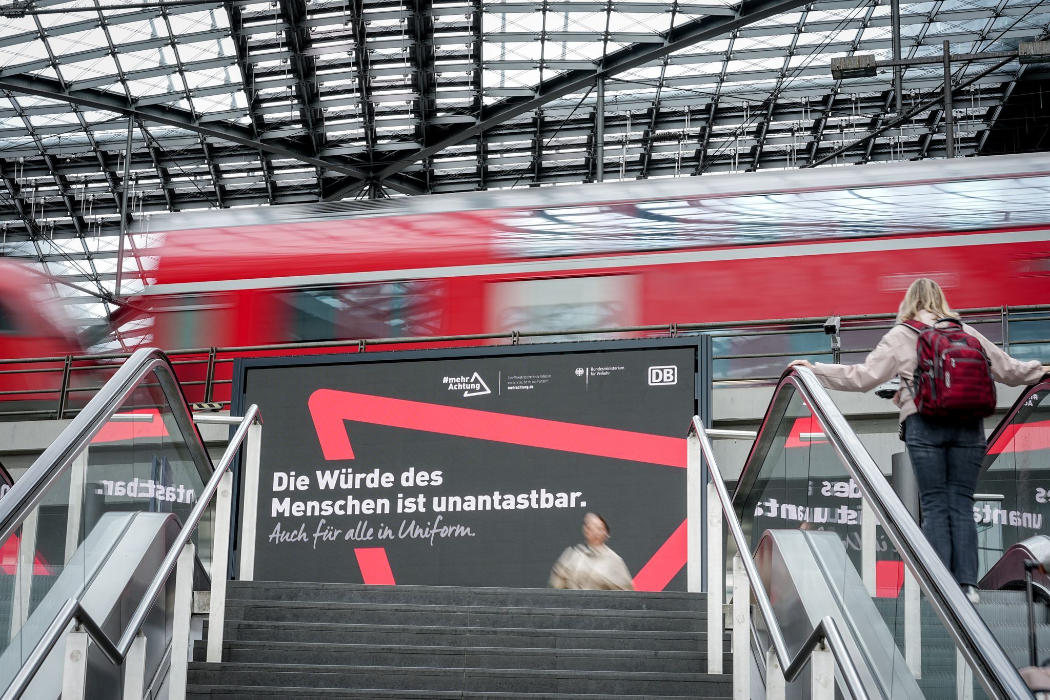 Nach Tod von Zugbegleiter - Plakate für mehr Respekt