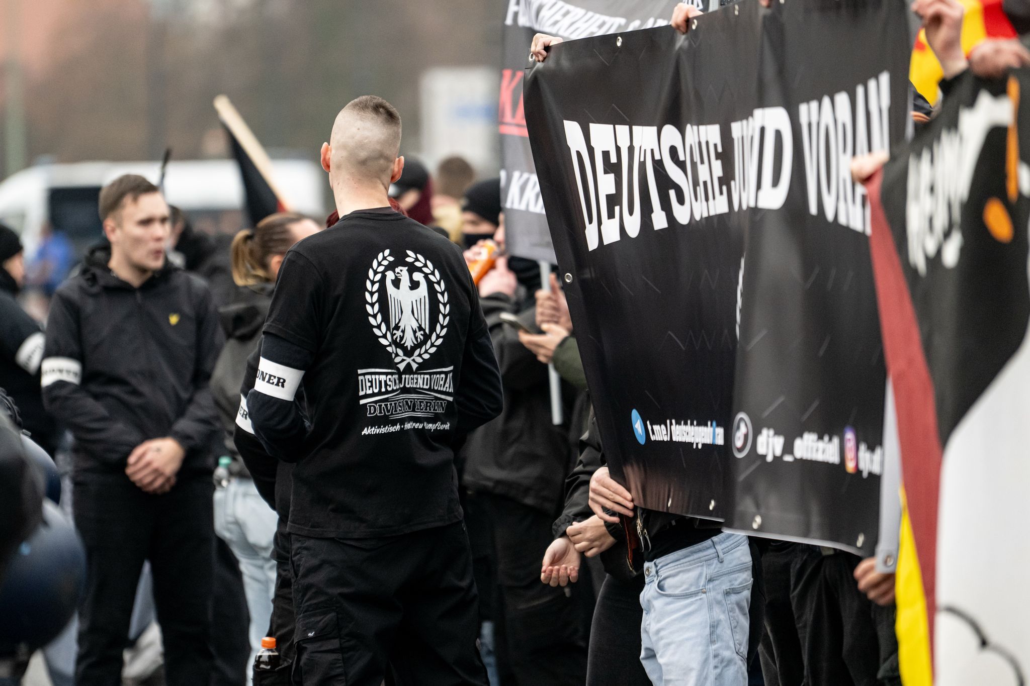 Junge Neonazis im Visier - Razzien in zwölf Bundesländern