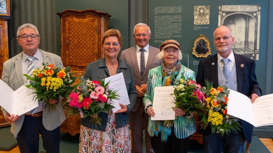 Vier Ehrennadeln für ausgezeichneten Einsatz 