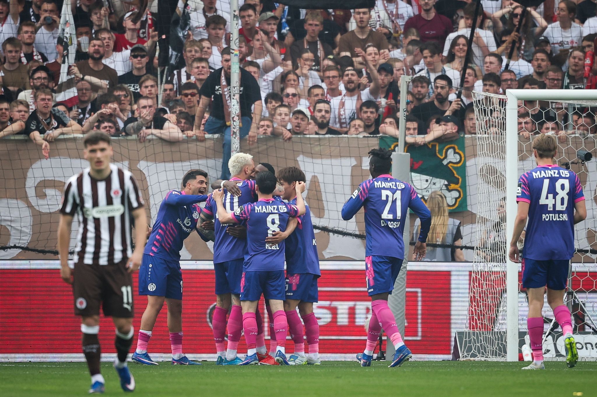 Mainz bejubelt Klassenerhalt - Pauli muss richtig zittern Mainz bejubelt Klassenerhalt - Pauli muss richtig zittern