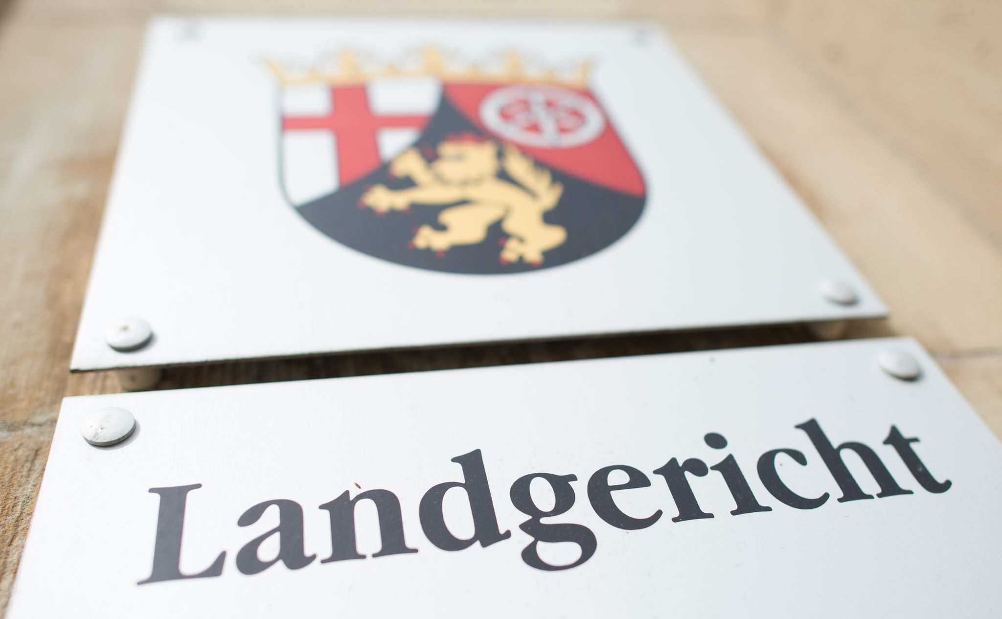 Urteil: Schlaglöcher können Pflichtverletzung von Land sein