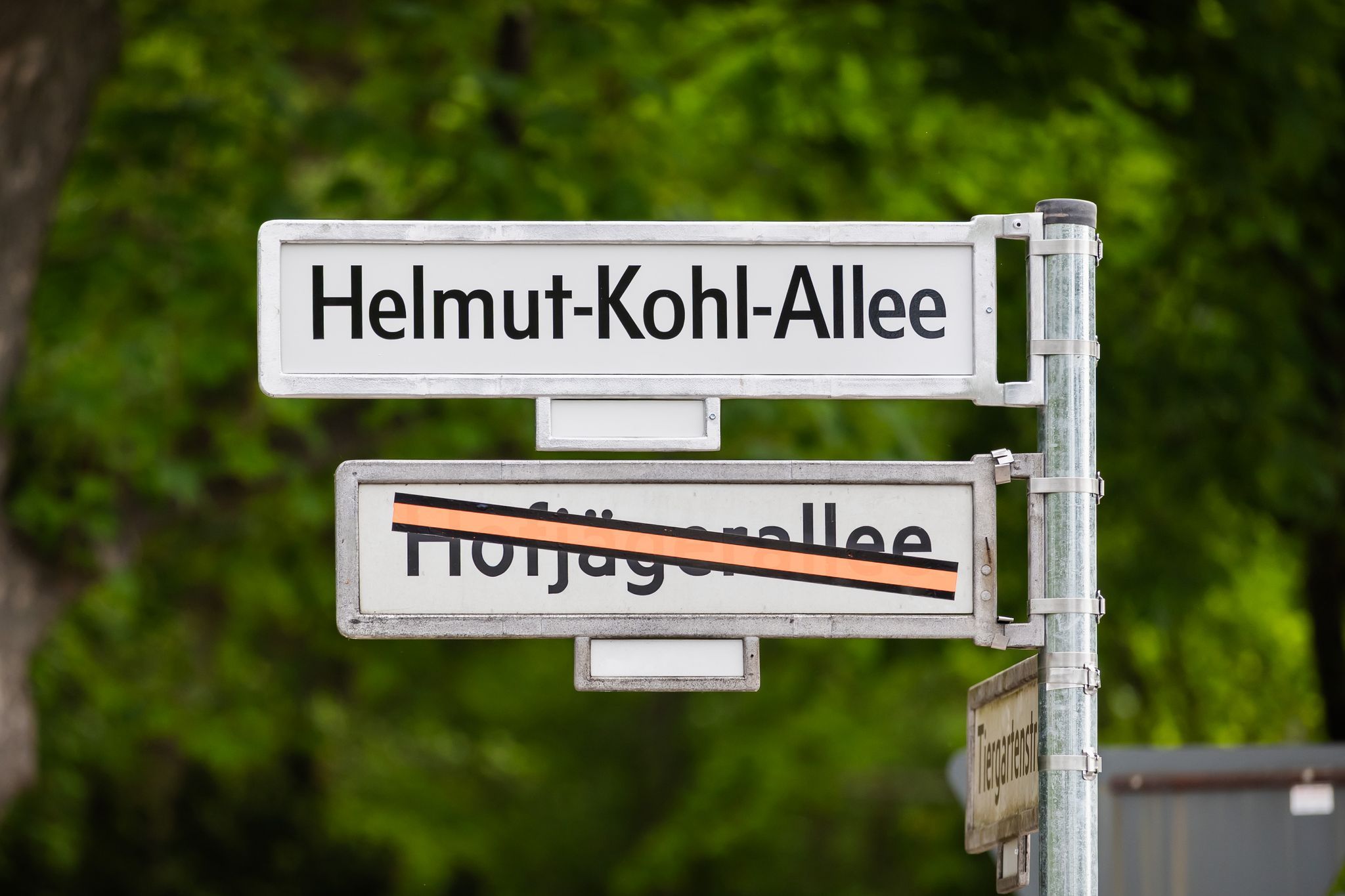 Helmut-Kohl-Allee in Berlin offiziell eingeweiht Helmut-Kohl-Allee in Berlin offiziell eingeweiht