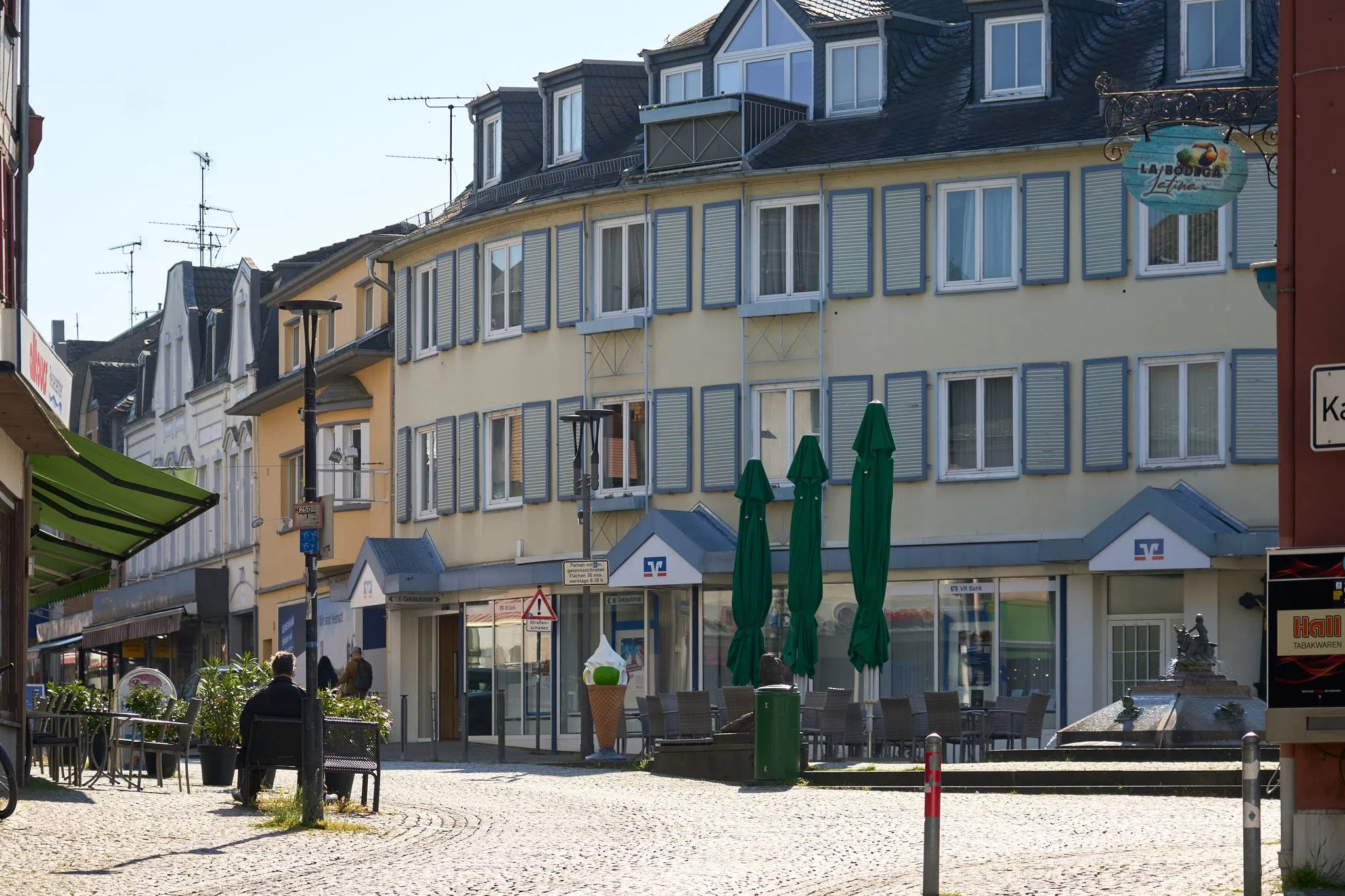 Bank-Großeinsatz in Sinzig: Weiter keine Spur von Täter