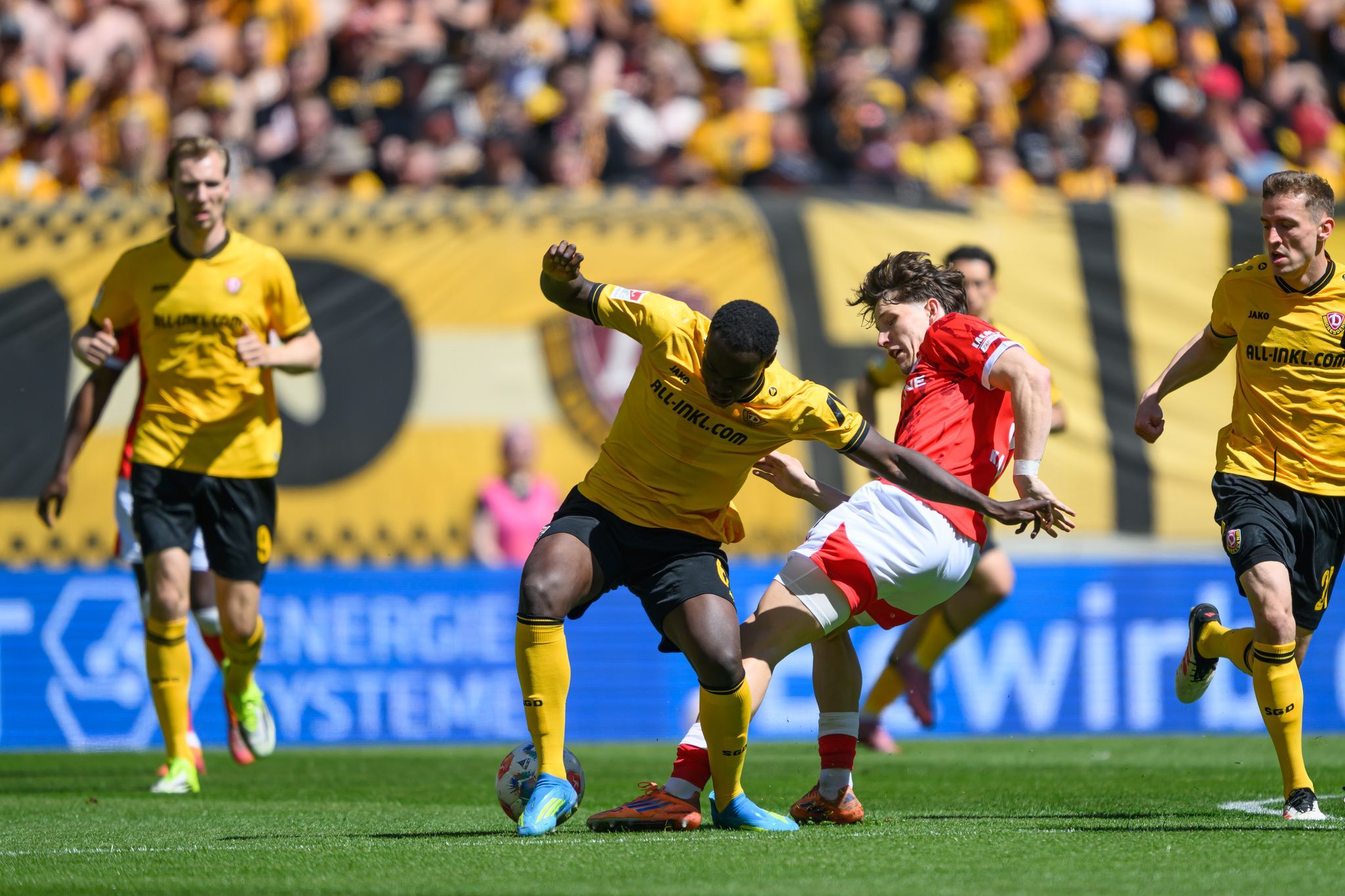 Big Points im Abstiegskampf: Dresden schlägt Kaiserslautern