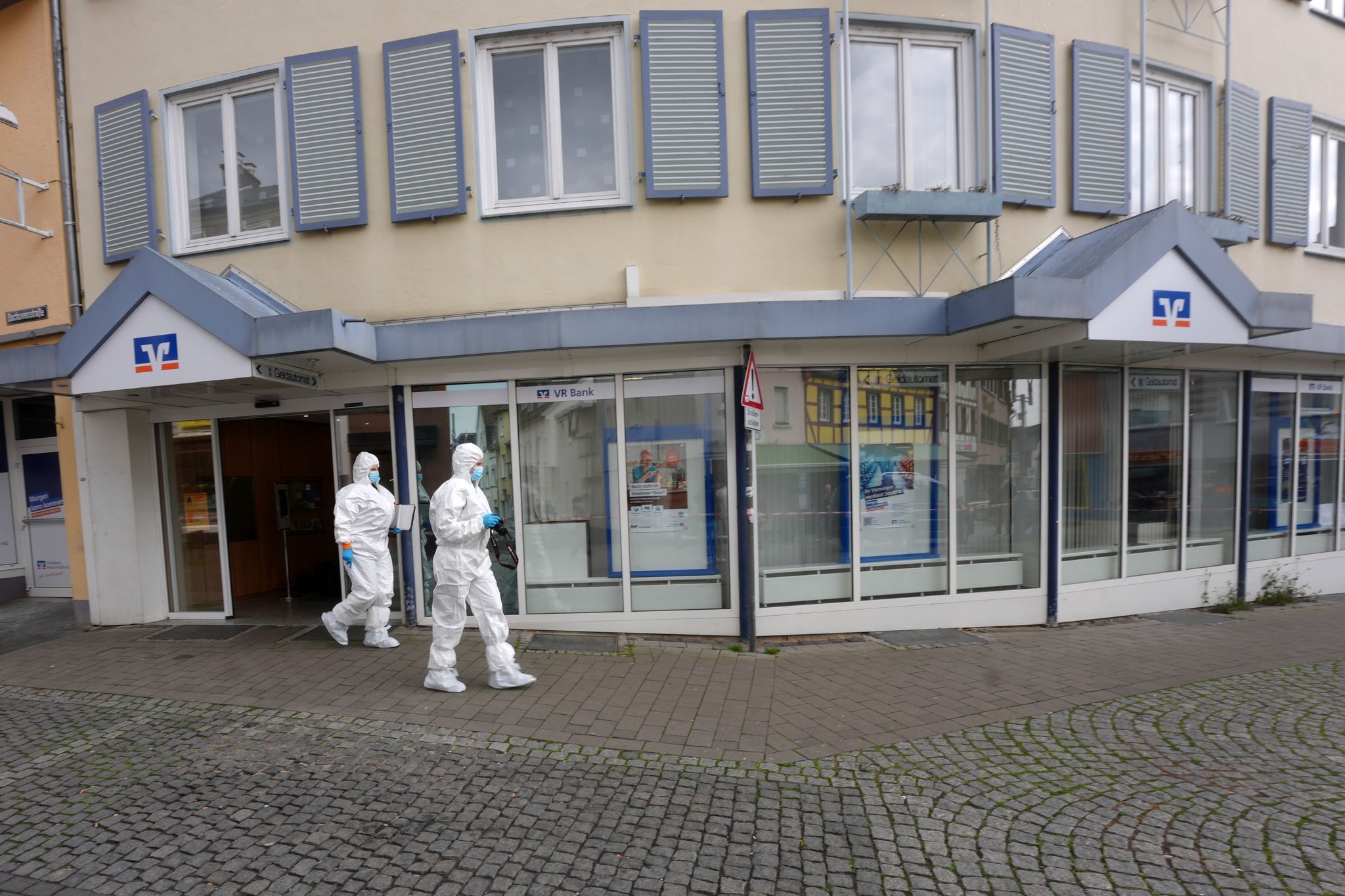 Polizei: Täter bei möglicher Geiselnahme hat Beute gemacht
