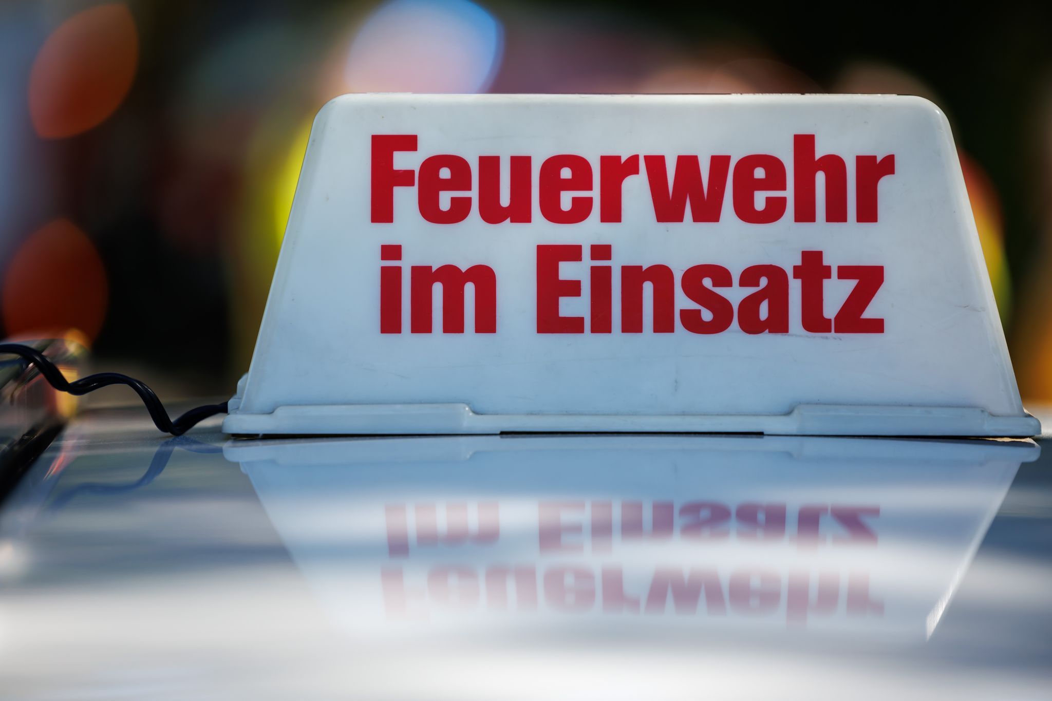 Lkw-Anhänger brennt auf Standstreifen der Autobahn