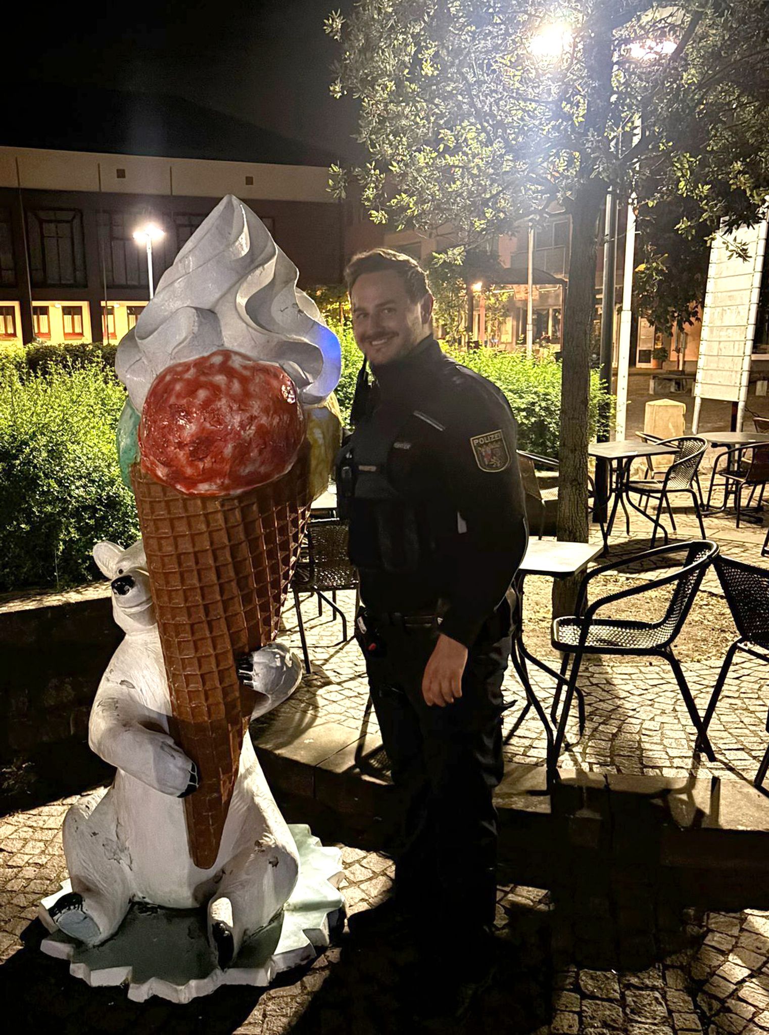 Rätselhafte Reise: Riesen-Eiswaffel zurück