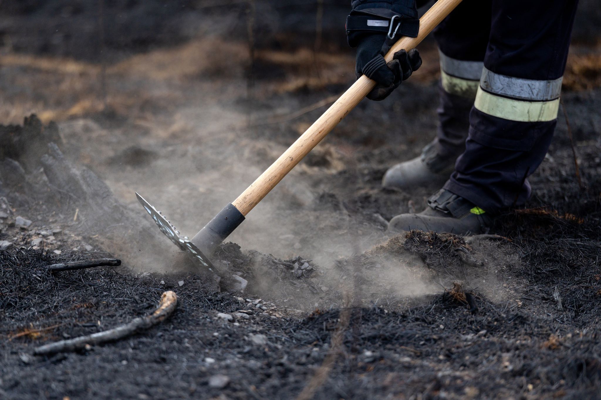 Hunderte Einsatzkräfte bekämpfen Waldbrand bei Friesenhagen