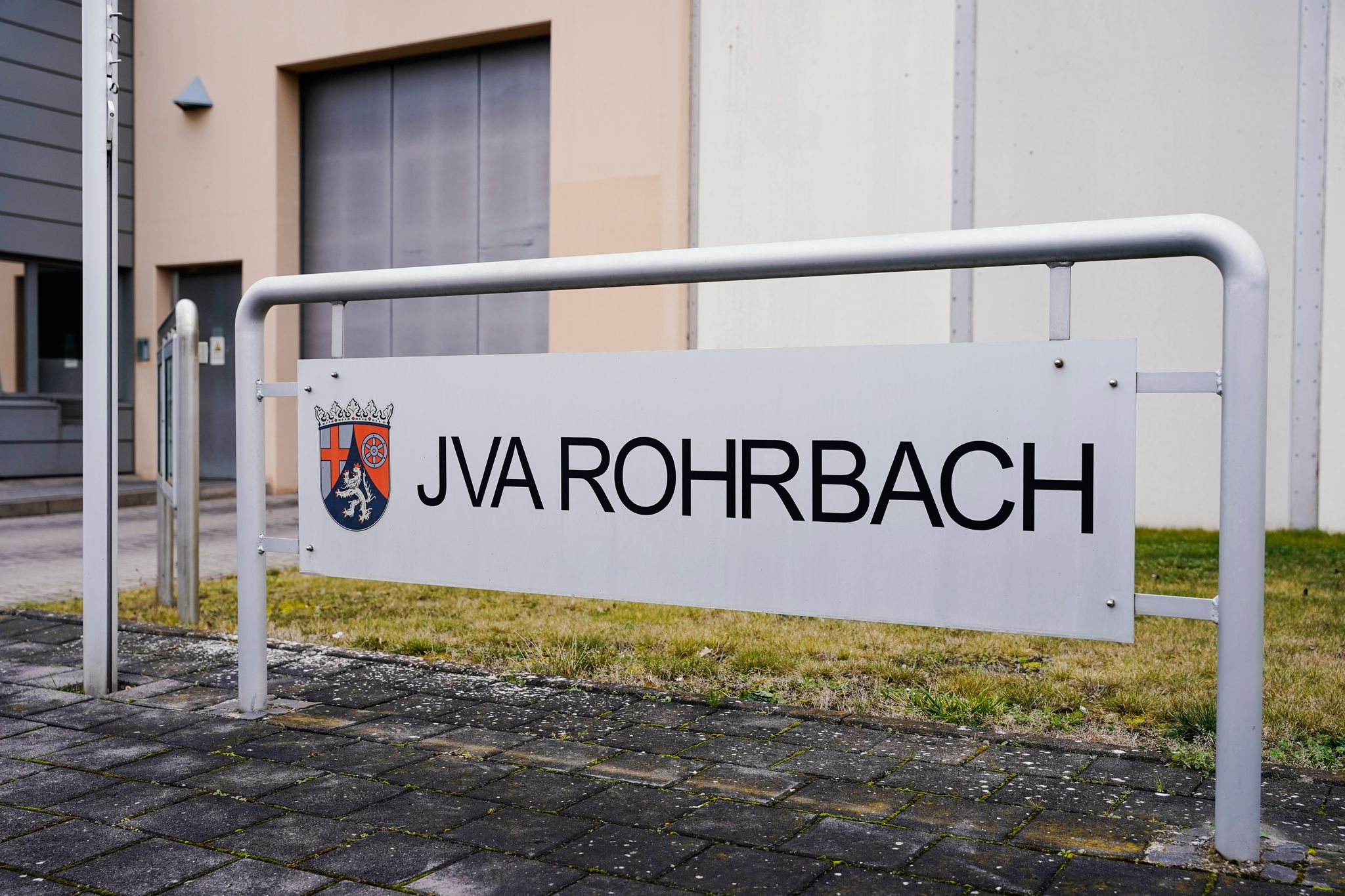 Acht Verletzte bei Schwelbrand in JVA Rohrbach