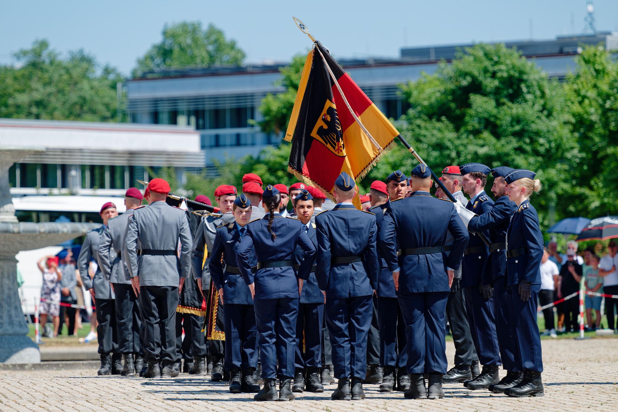 Was über 350 Soldaten vorm Bundesverfassungsgericht machen