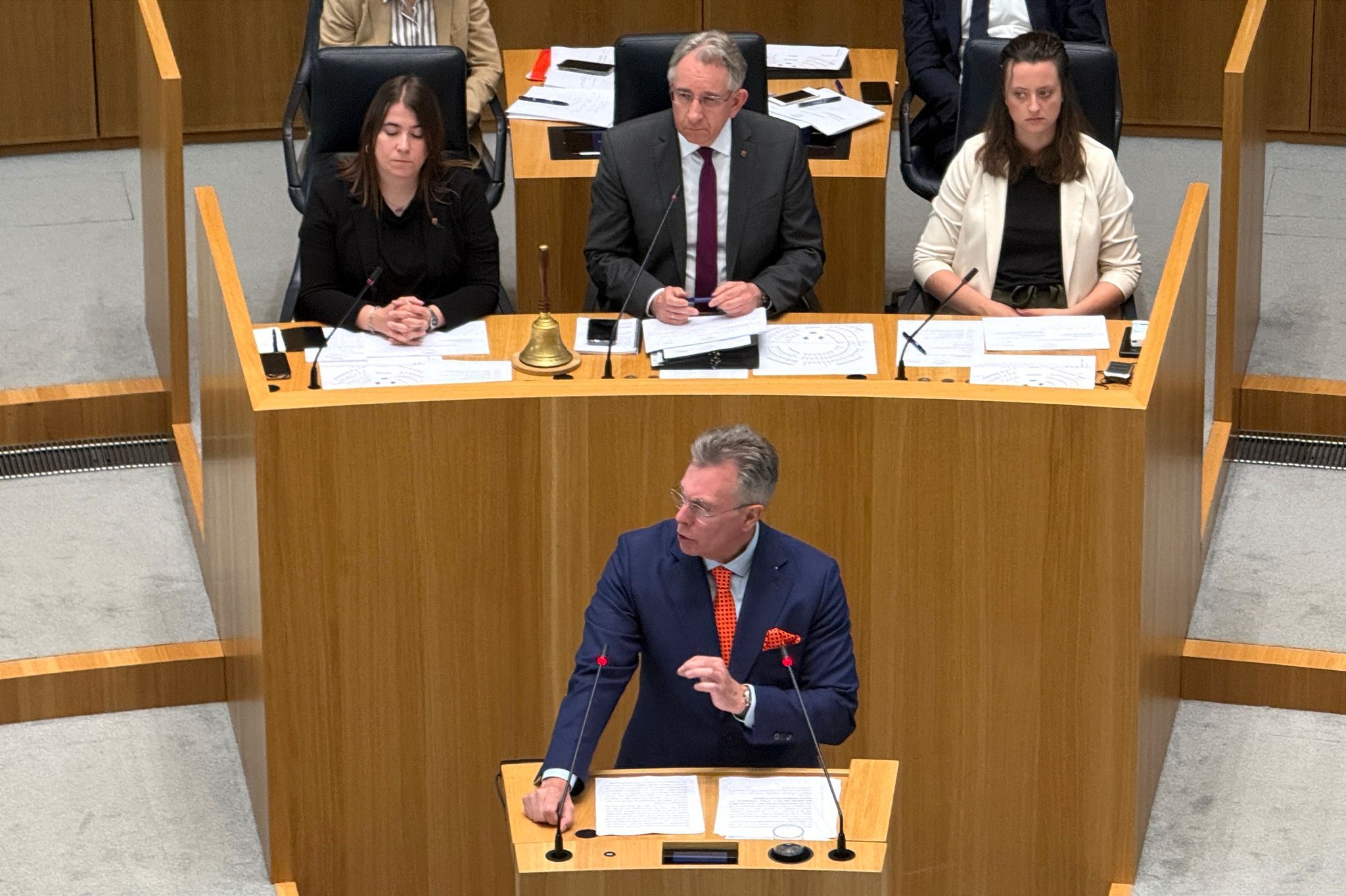 Stunde der Opposition - neue Regierung muss einstecken