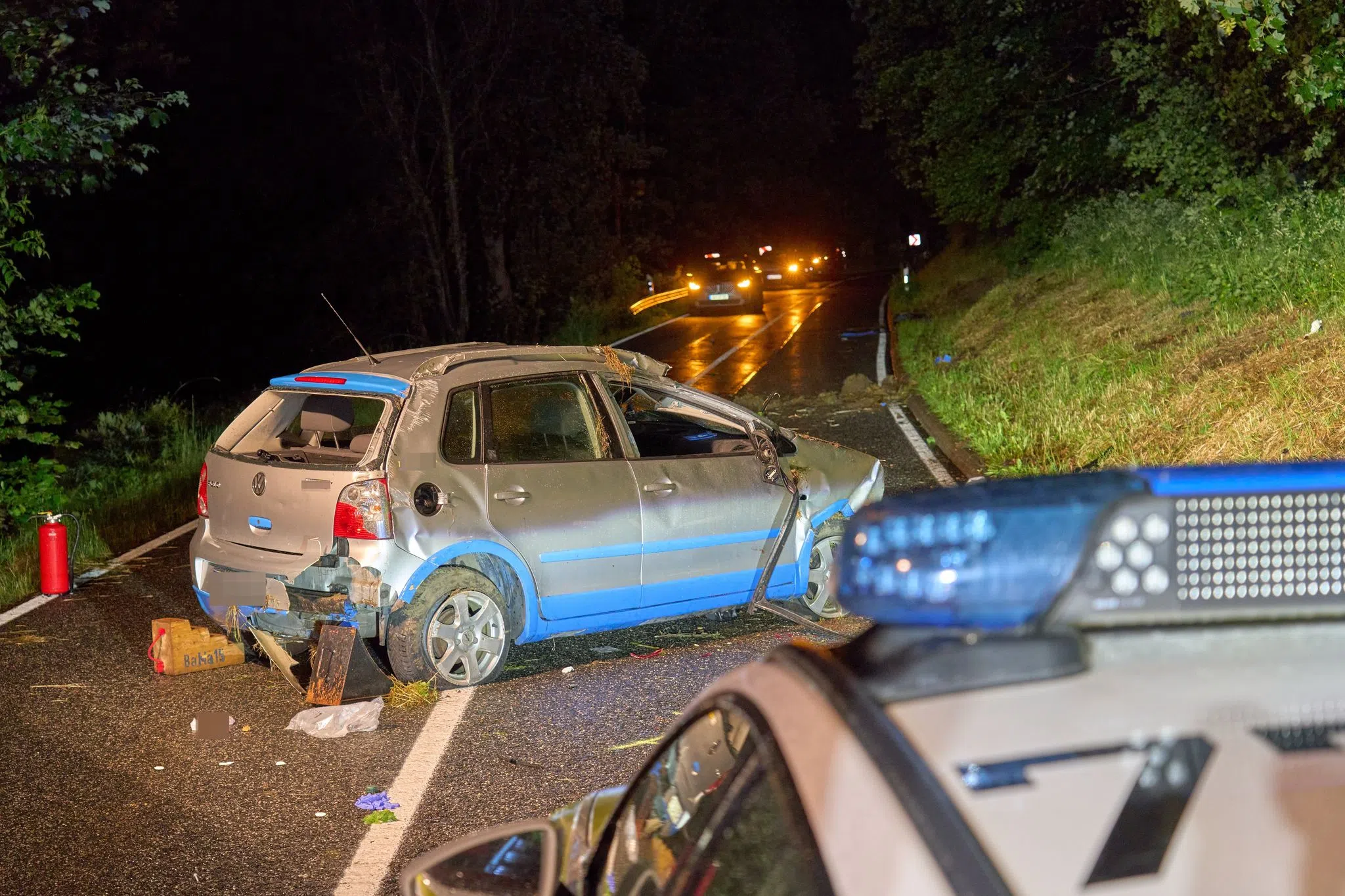 Auto überschlägt sich im Westerwald – Frau stirbt bei Unfall