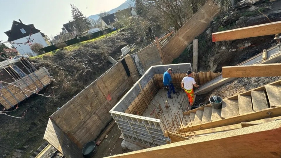 Einhub der neuen Geh- und Radwegbrücke an der Beckenkampstraße Einhub der neuen Geh- und Radwegbrücke an der Beckenkampstraße