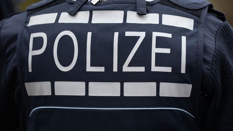 Partygast prügelt sich mit Gastgeber und verletzt Polizisten
