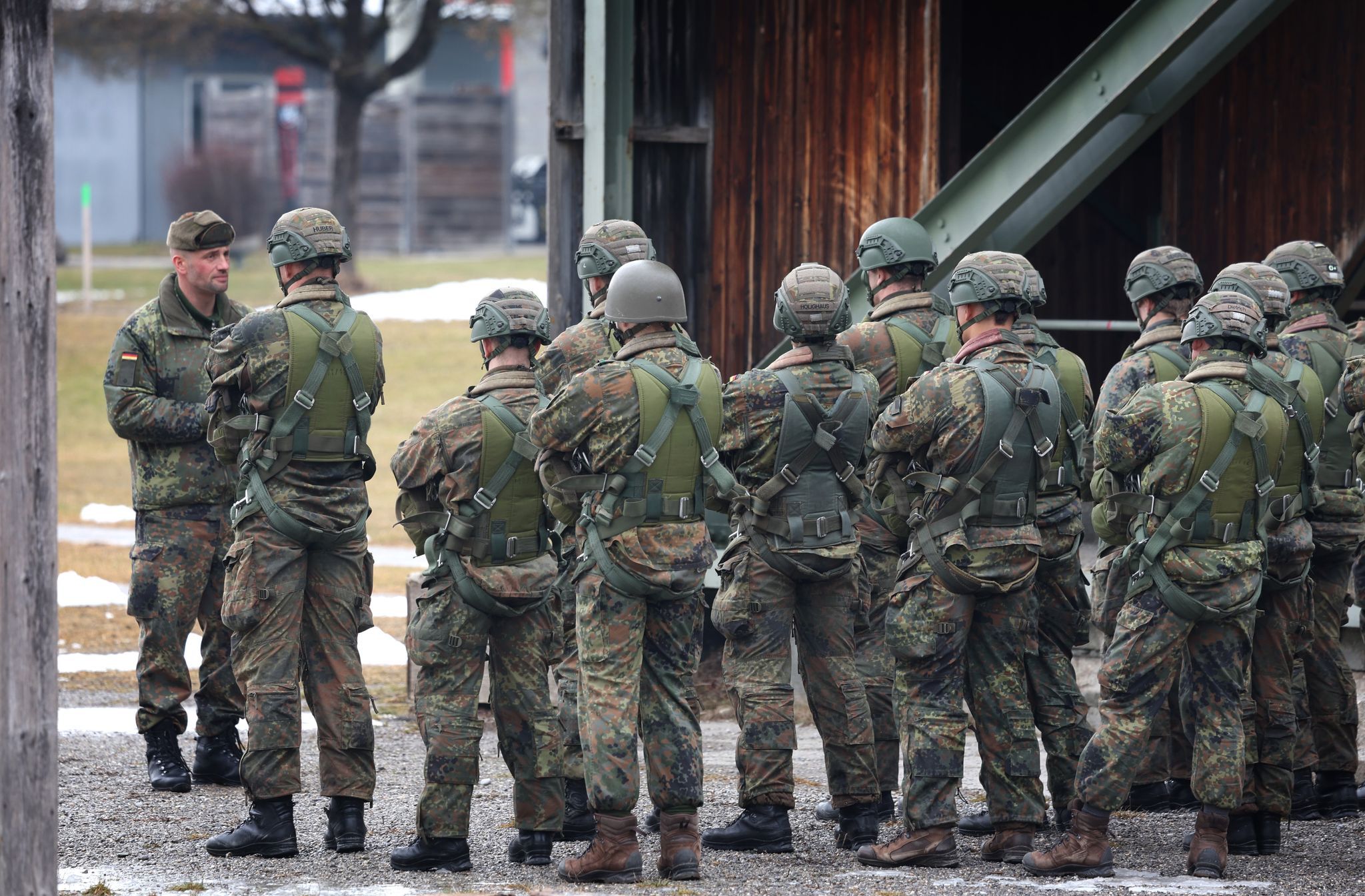 Nach Fallschirmjäger-Skandal jetzt 59 Beschuldigte