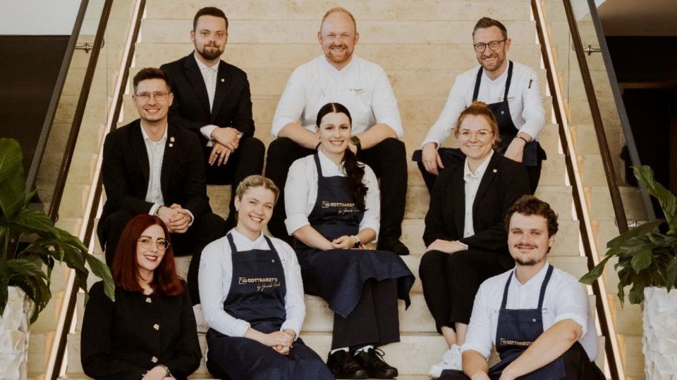GOTTHARDT'S im FÄHRHAUS verteidigt erneut zwei Michelin-Sterne GOTTHARDT'S im FÄHRHAUS verteidigt erneut zwei Michelin-Sterne