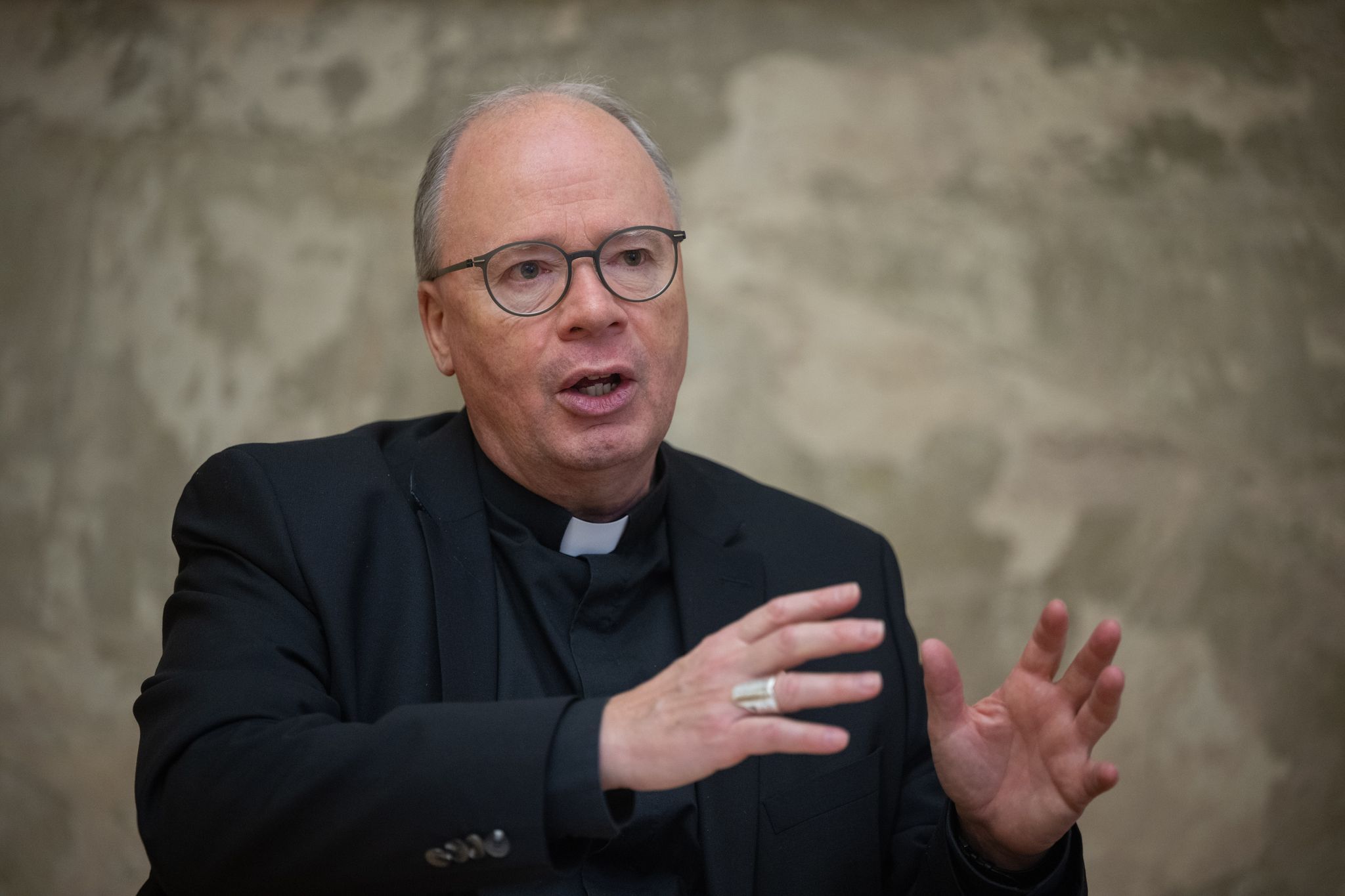 Trierer Bischof beurlaubt Priester wegen Ermittlungen