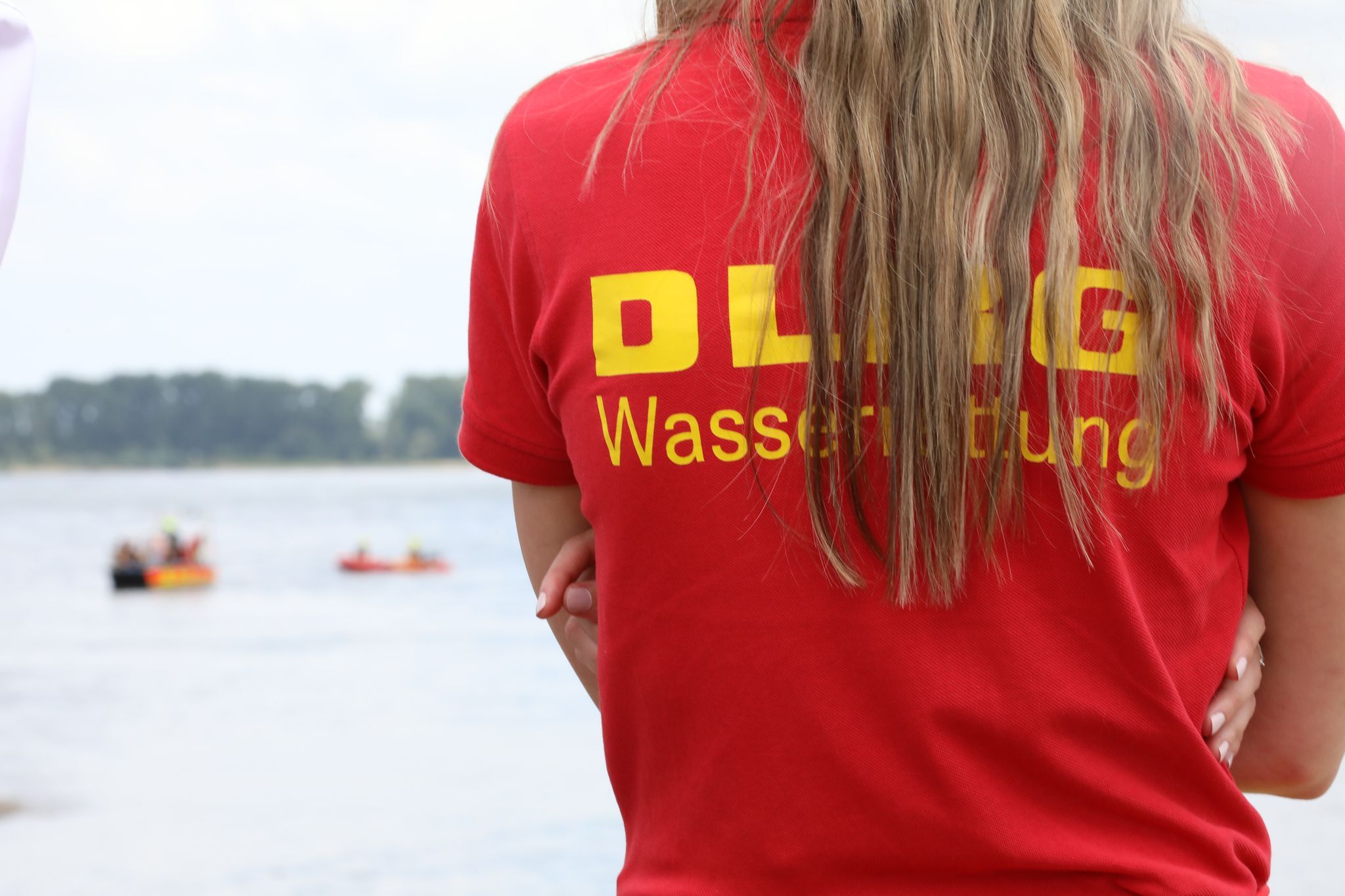 Drei Menschen nach Baden im Rhein vermisst Drei Menschen nach Baden im Rhein vermisst