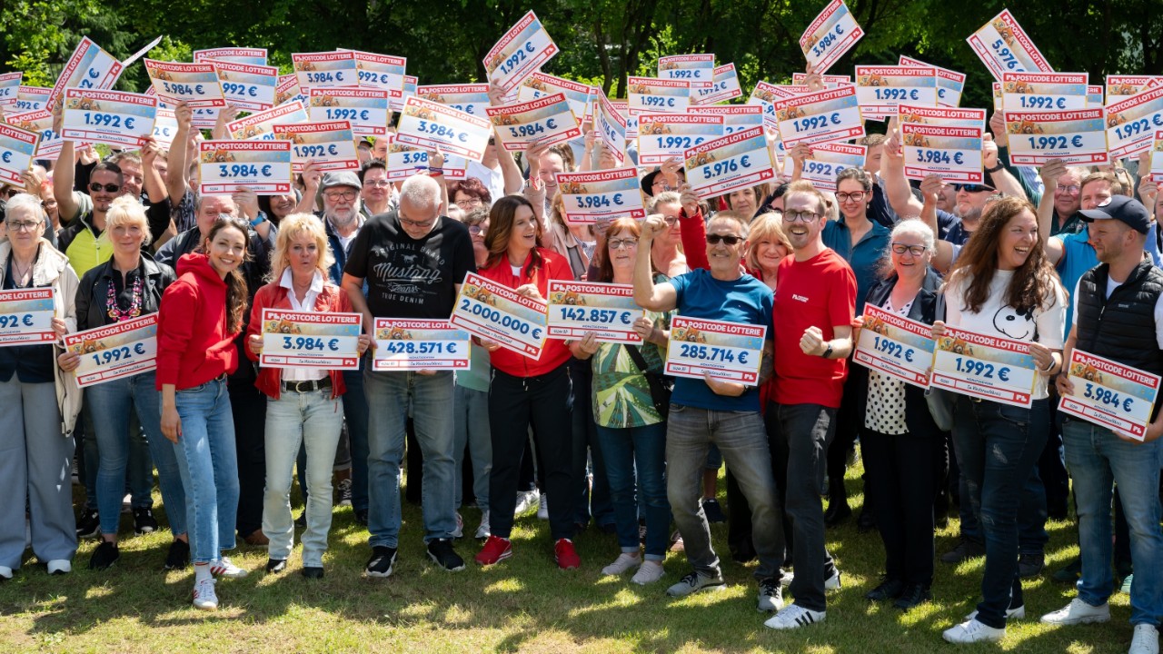 Sommer, Sonne, Millionengewinn:  Postcode Lotterie verteilt zwei Millionen Euro im Westerwaldkreis 