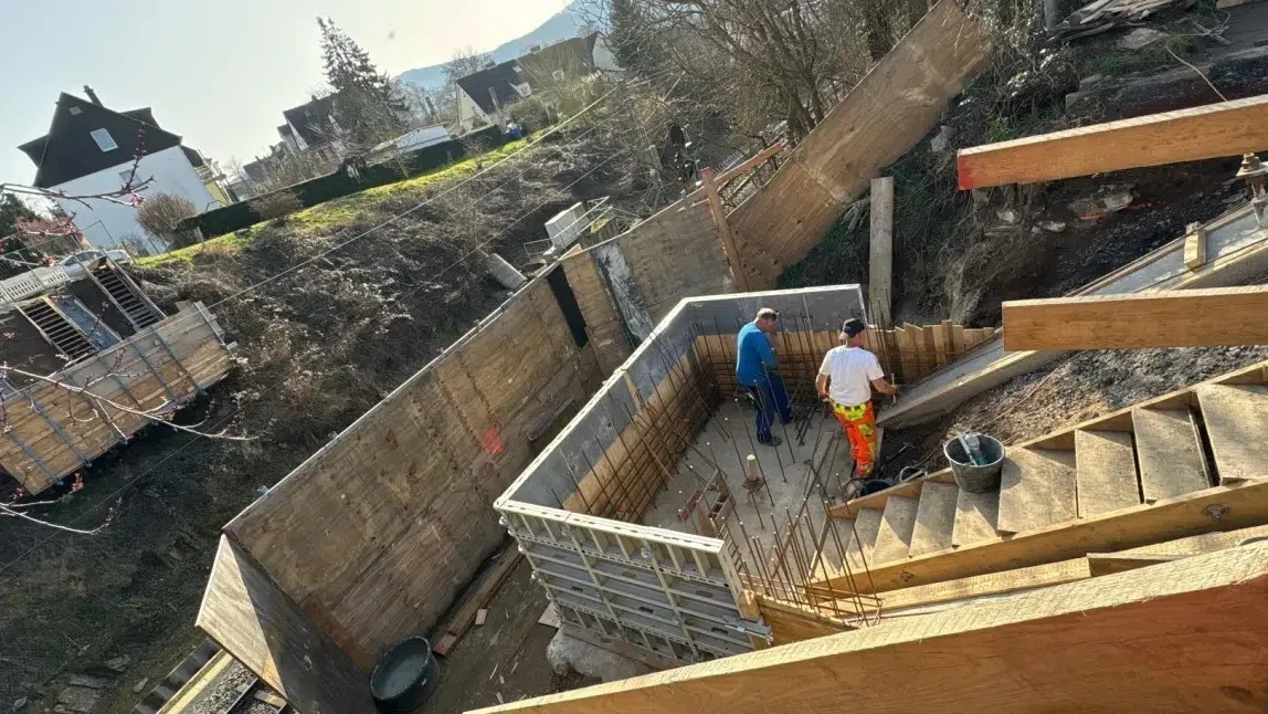 Einhub der neuen Geh- und Radwegbrücke an der Beckenkampstraße Einhub der neuen Geh- und Radwegbrücke an der Beckenkampstraße