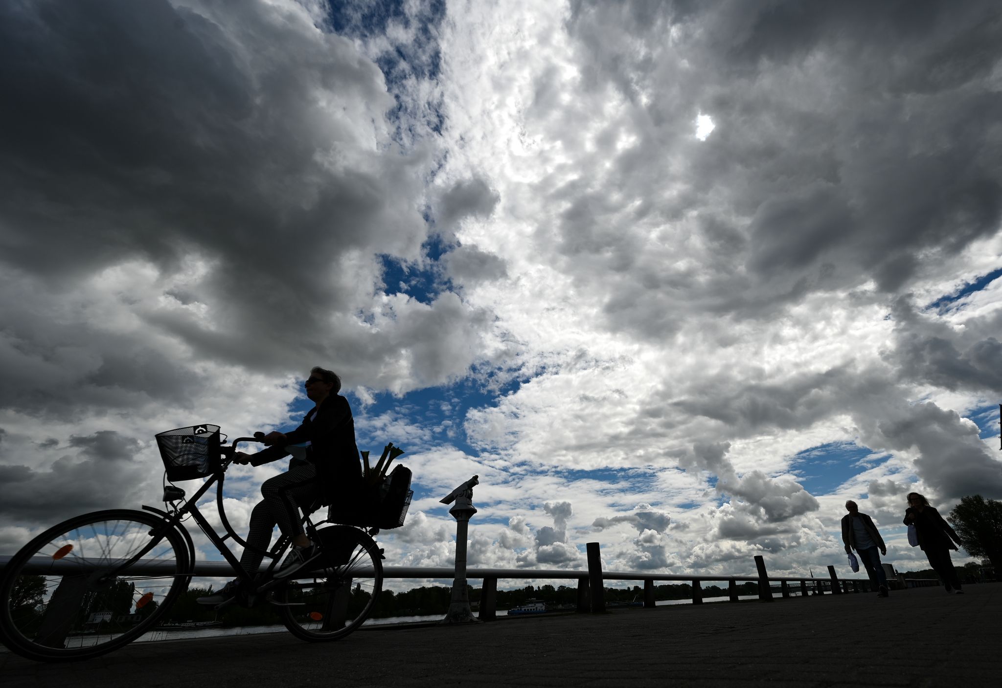 Wolken und Regenschauer halten sich weiter hartnäckig