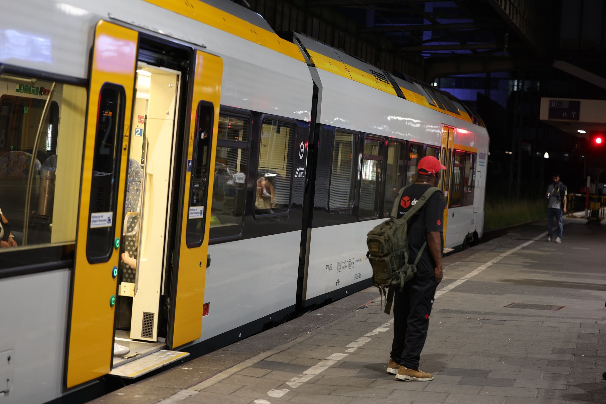 Erste Züge der Deutschen Bahn fahren wieder