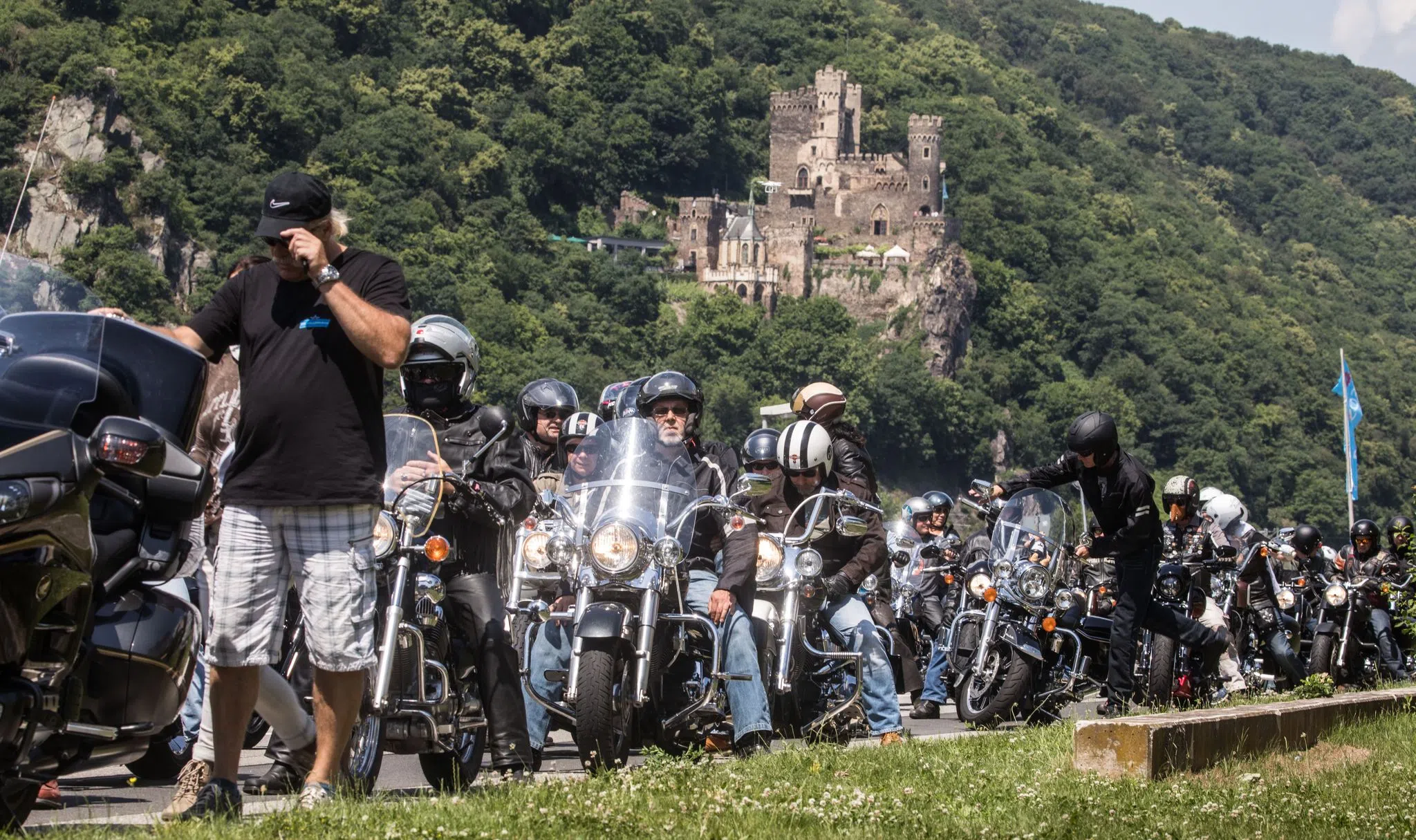 Tausende Motorräder - Harley-Spektakel in Rüdesheim und Pohl