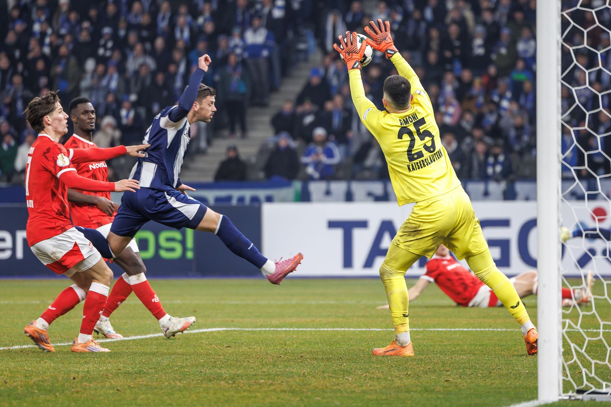 Torhüter Simon Simoni verlässt die Bundesliga Torhüter Simon Simoni verlässt die Bundesliga