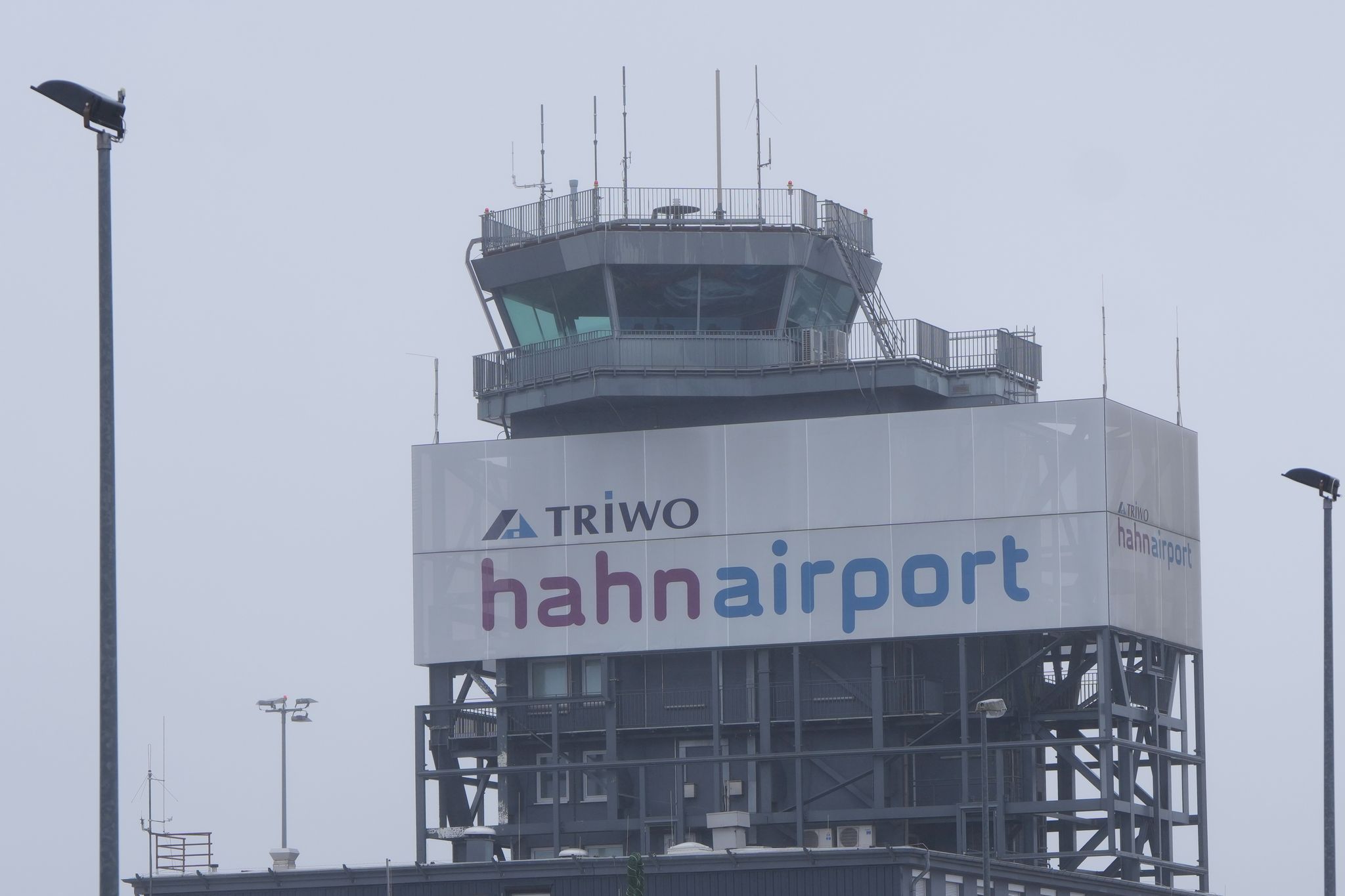 Flugzeug außerplanmäßig am Flughafen Hahn gelandet Flugzeug außerplanmäßig am Flughafen Hahn gelandet