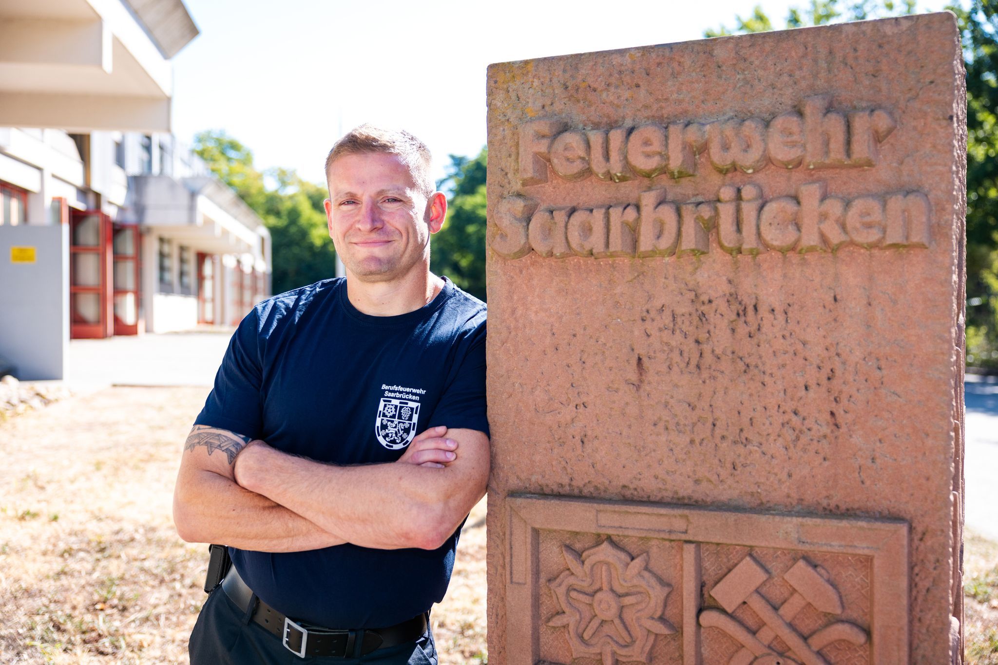 Doppelte Hitzebelastung: So schützt sich ein Feuerwehrmann